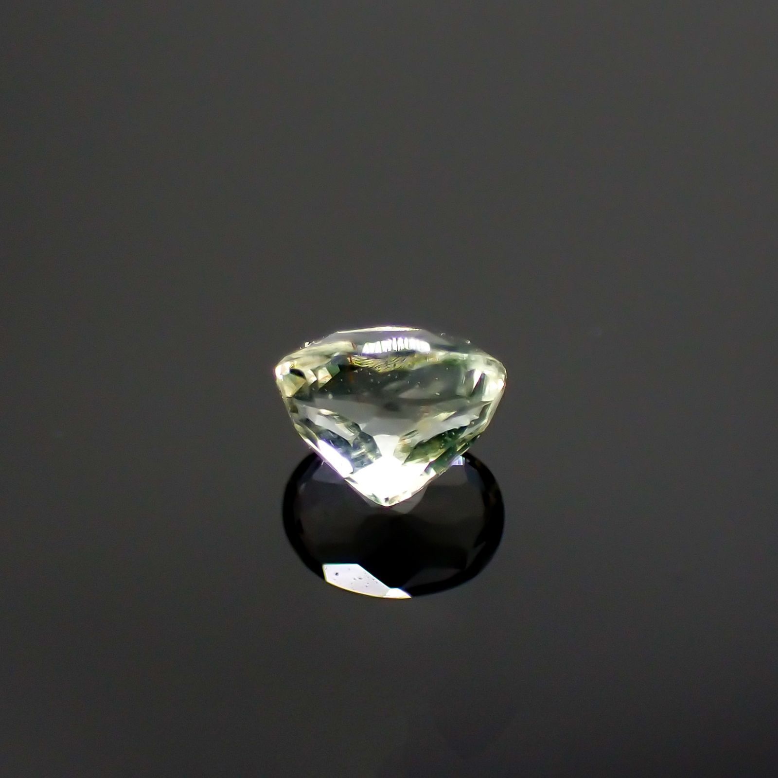 ハイアライトオパール(宝石名オパール) メキシコ産 0.177ct ソ付(彩珠)[210712057]3.9×3mm前後