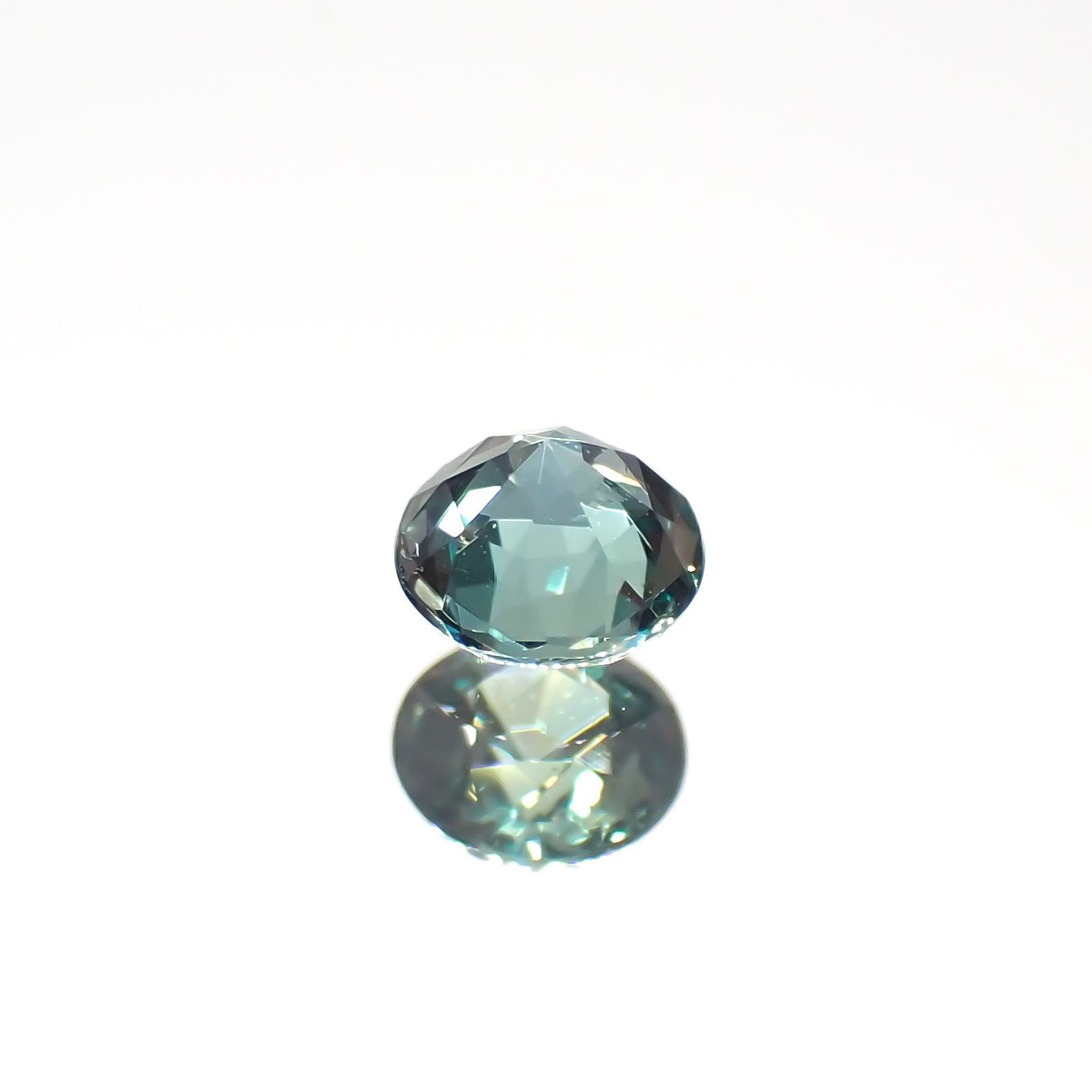 アレキサンドライト(宝石名アレキサンドライト)ブラジル産/EmeraldMains社製 0.148ct ソ付(彩珠)[220516025]3.2x3.2mm前後