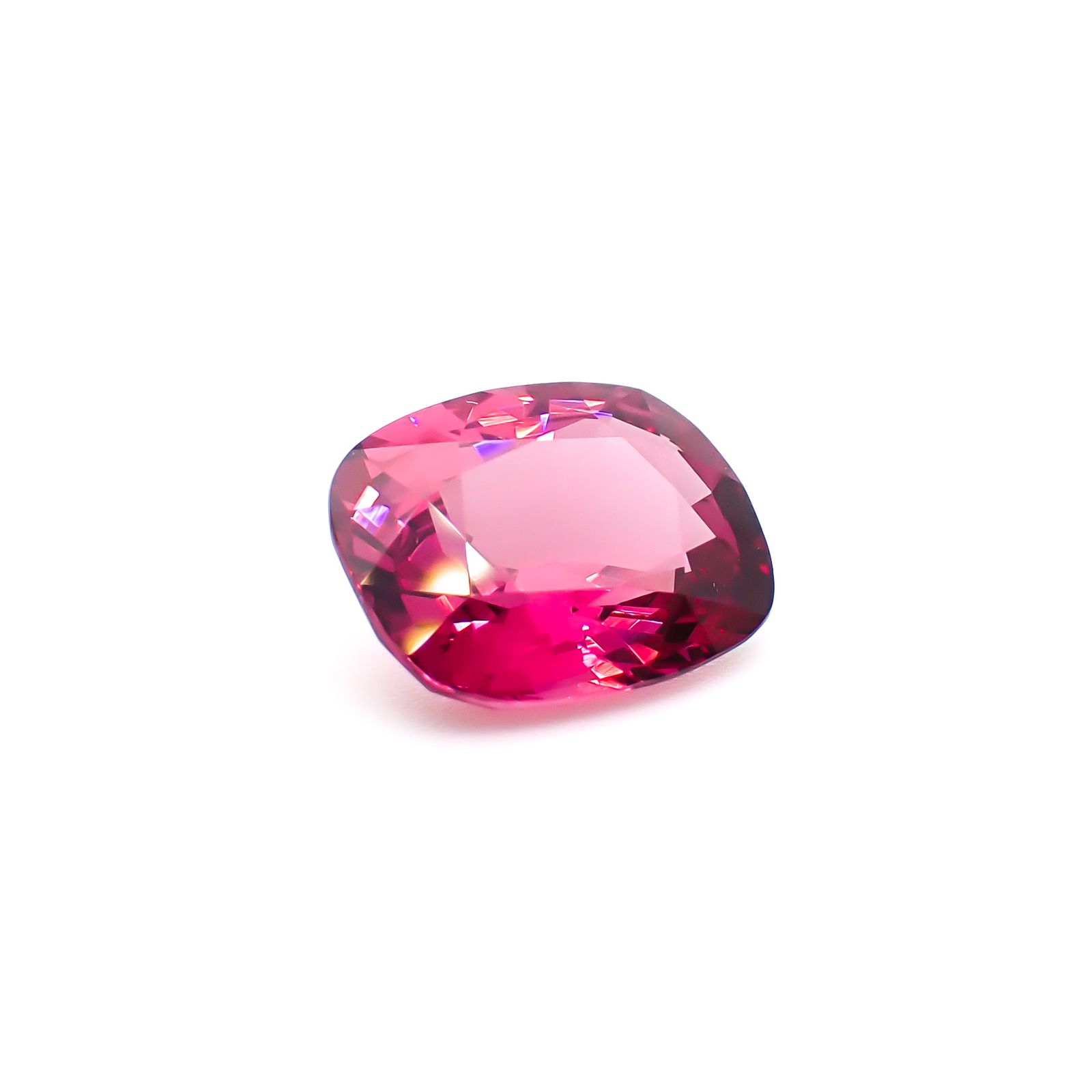 ホットピンクスピネル タンザニア・マヘンゲ産 3.07ct / 10x8mm前後 [260732610]