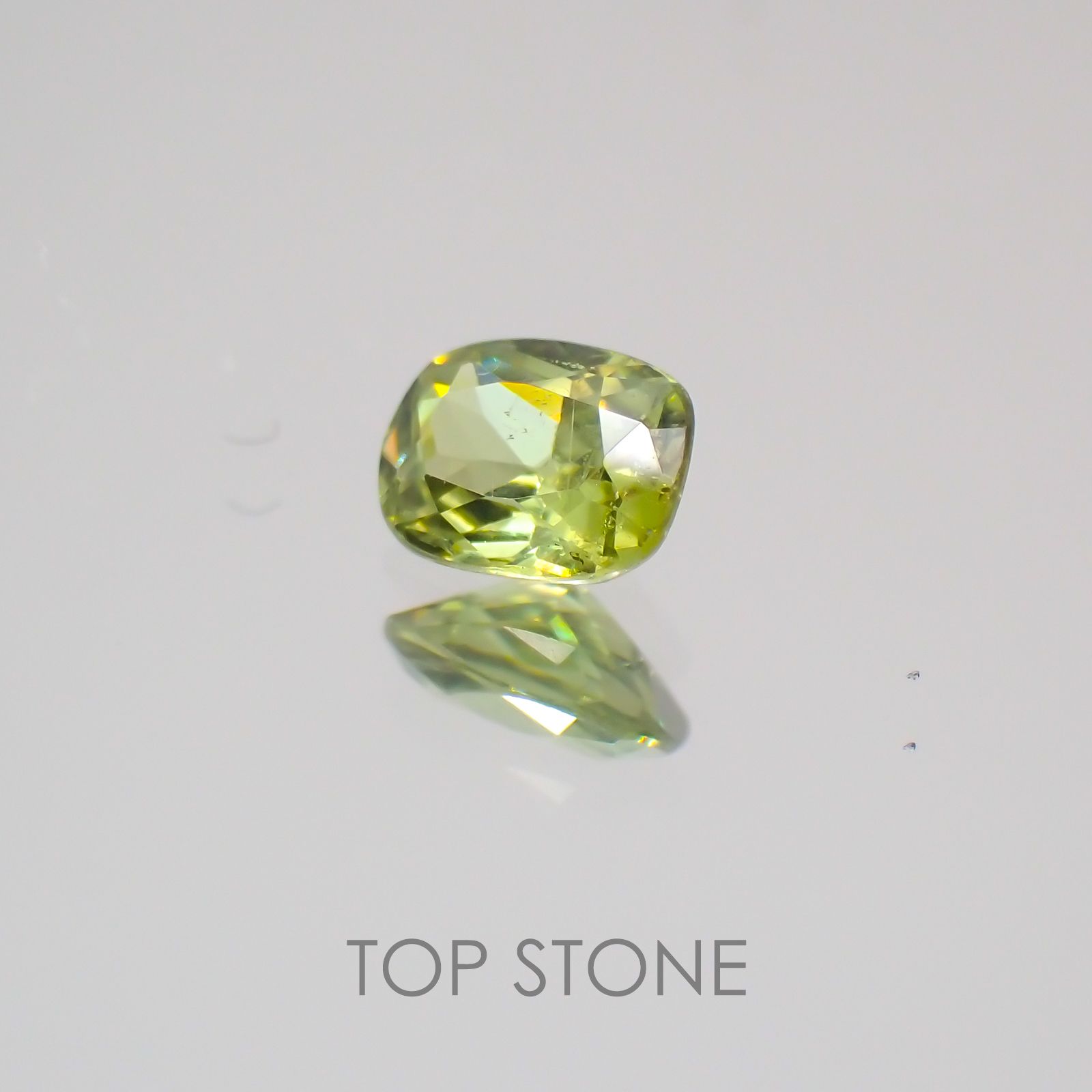 デマントイドガーネット(宝石名デマントイド・ガーネット) ナミビア産 0.18ct 識別済[21059884]3.9×2.9mm前後
