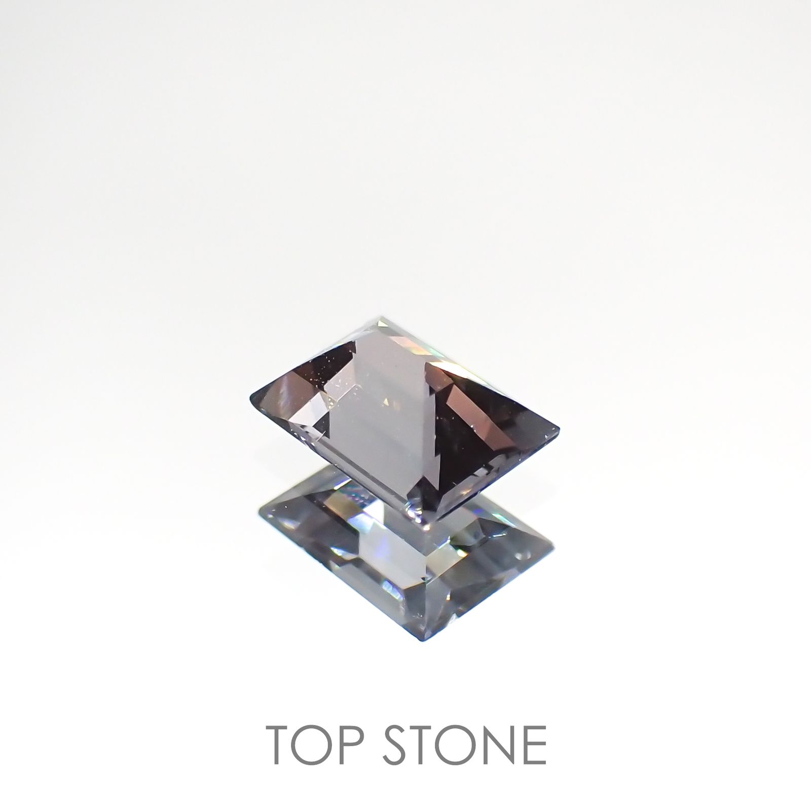 プラチナスピネル(宝石名スピネル) ビルマ産 0.627ct ソ付(彩珠)[210912846]5.5×4mm前後