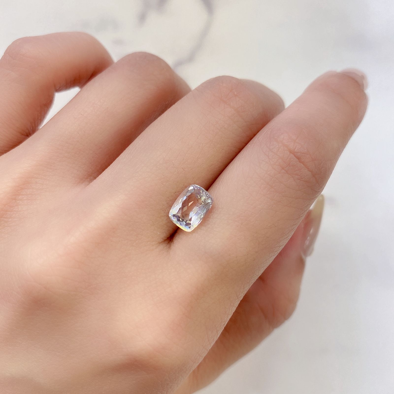 レインボームーンストーン(宝石名ラブラドライト) マダガスカル産 1.598ct ソ付(彩珠)[210711771]8.4×6.3mm前後