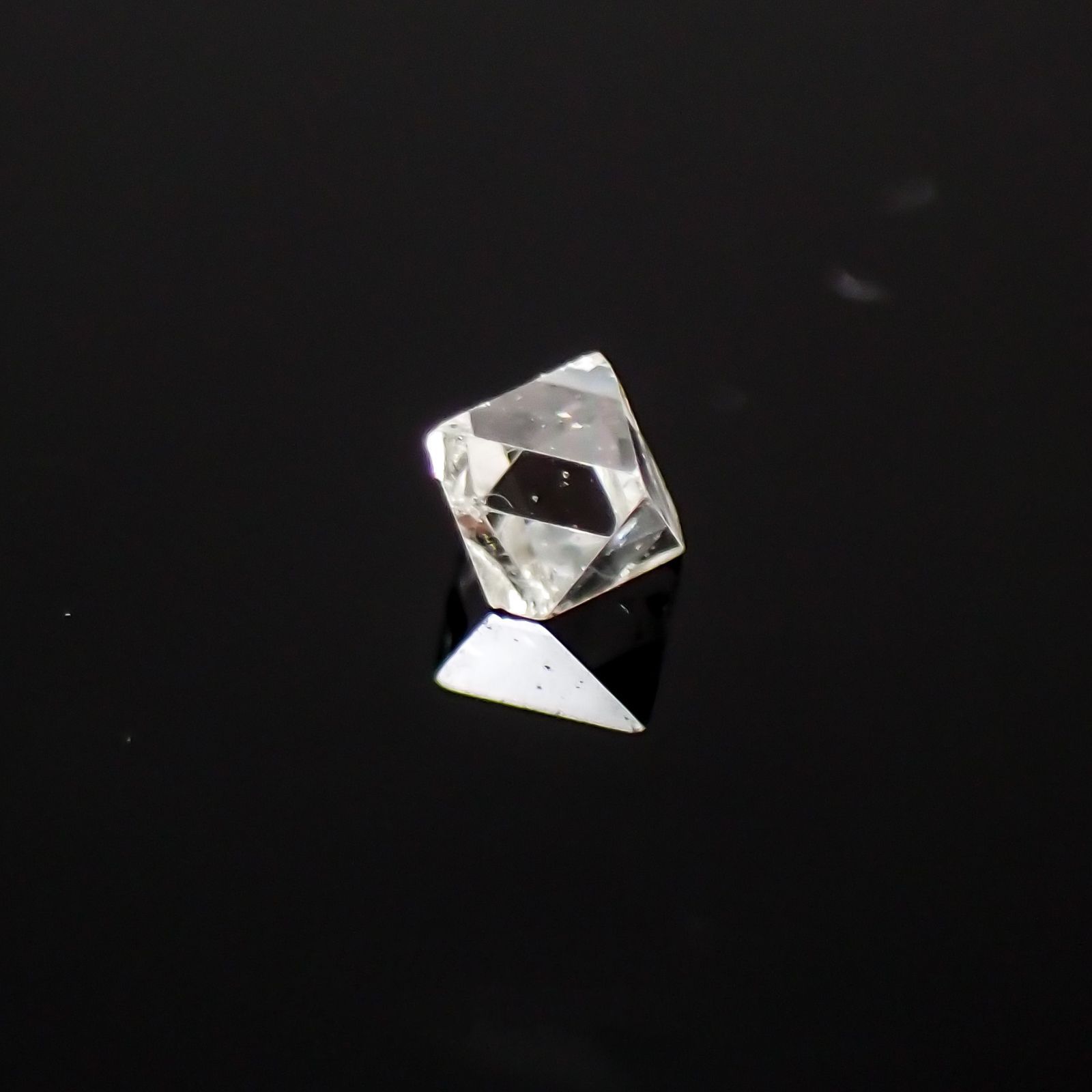 ソーヤブルダイヤモンド(宝石名ダイアモンド) ロシア産 原石・結晶 0.044ct 識別済[210410544]2.2×1.9mm前後