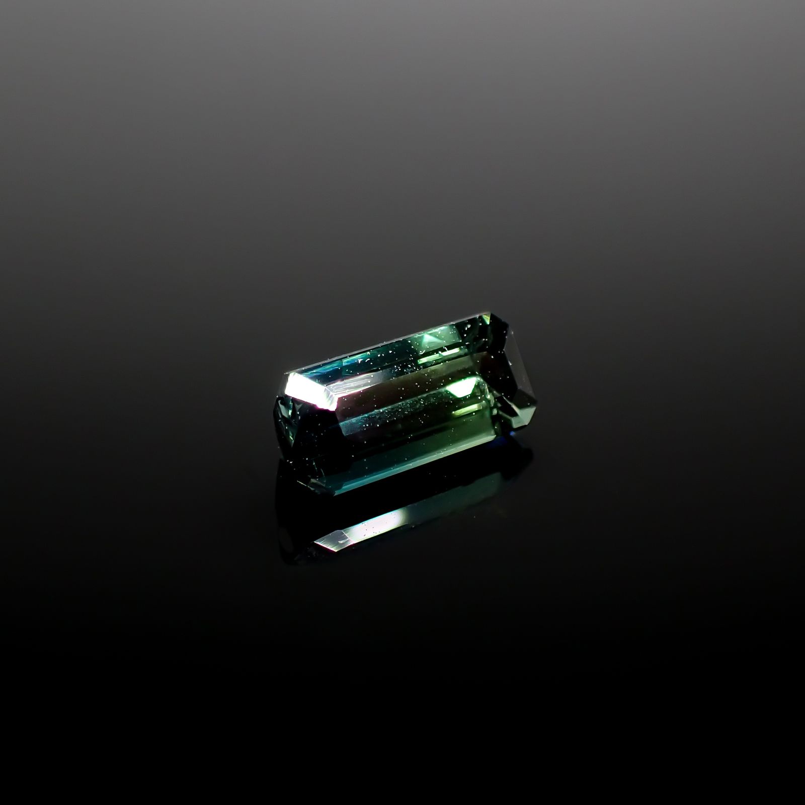 バイカラートルマリン アフガニスタン産 1.29ct [241029403]8.8x4mm前後