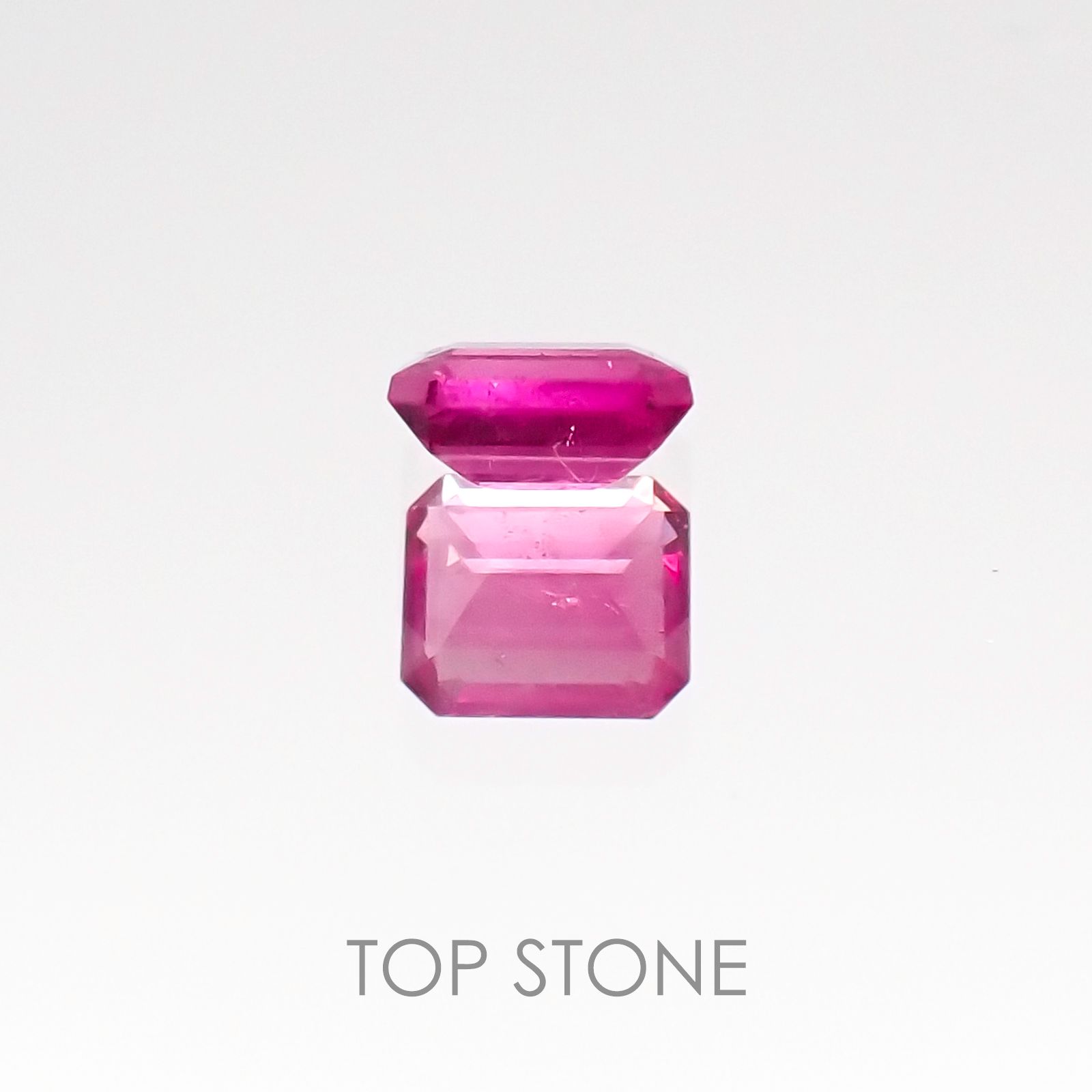 レッドベリル(宝石名レッド・ベリル) アメリカ・ユタ州産 0.142ct ソ付[20107035]3.4×2.9mm前後