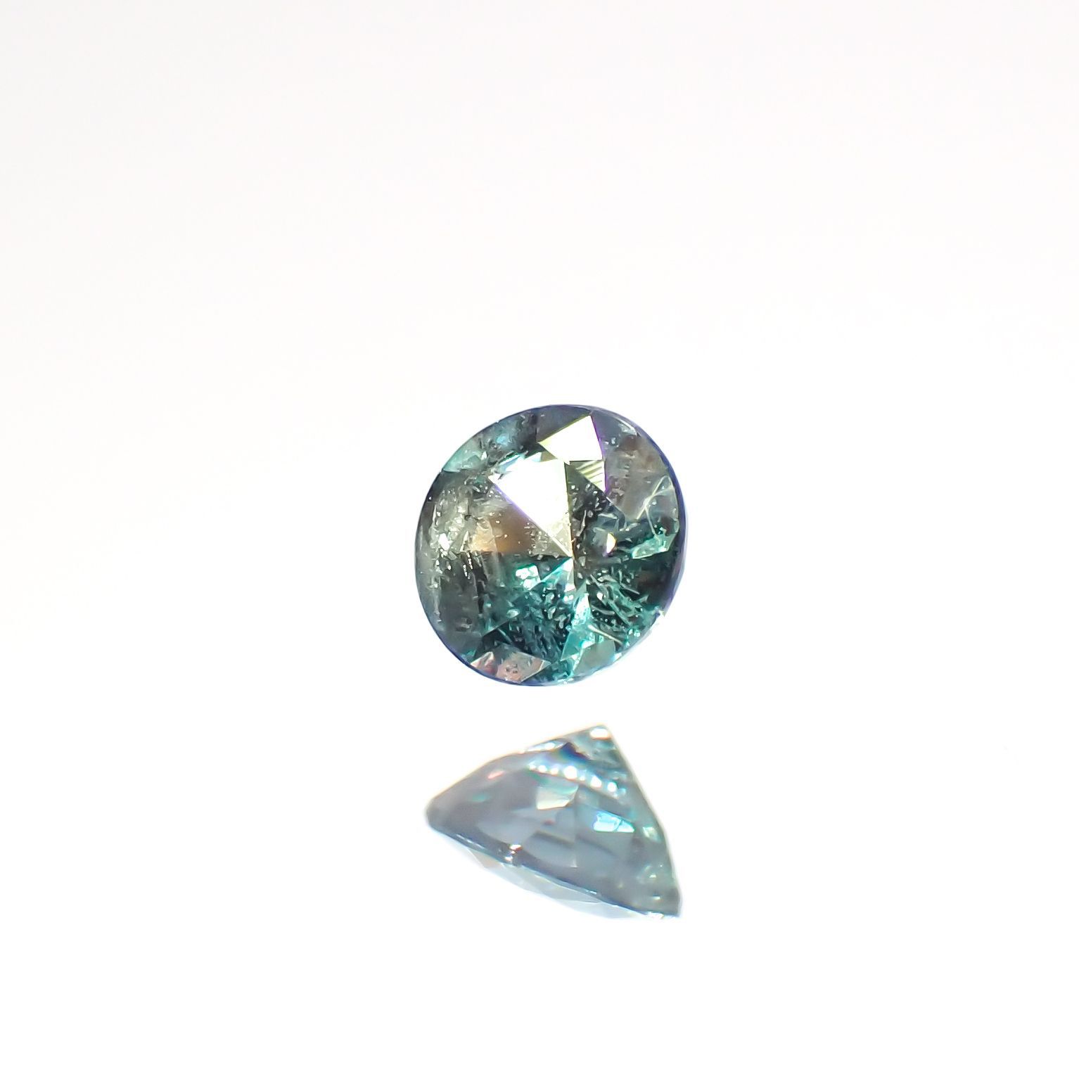 アレキサンドライト(宝石名アレキサンドライト)ブラジル産/EmeraldMains社製 0.084ct ソ付(彩珠)[220516018]2.7x2.7mm前後