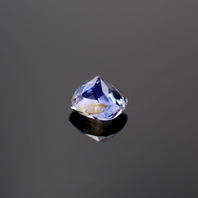 デュモルチェライト(宝石名デュモルチェライト)マダガスカル産 0.191ct ソ付(彩珠)[221219721]3.4x3.1mm前後
