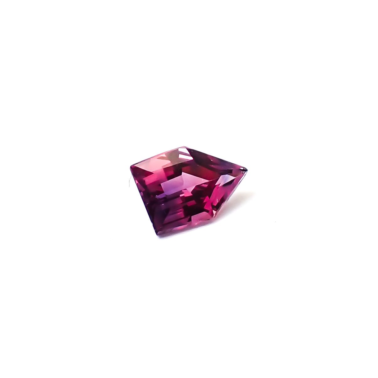◇カスタムカット◇ウィンザーサファイア タンザニア・ウィンザー産 0.18ct / 4.3x2.9mm前後 [260532144]