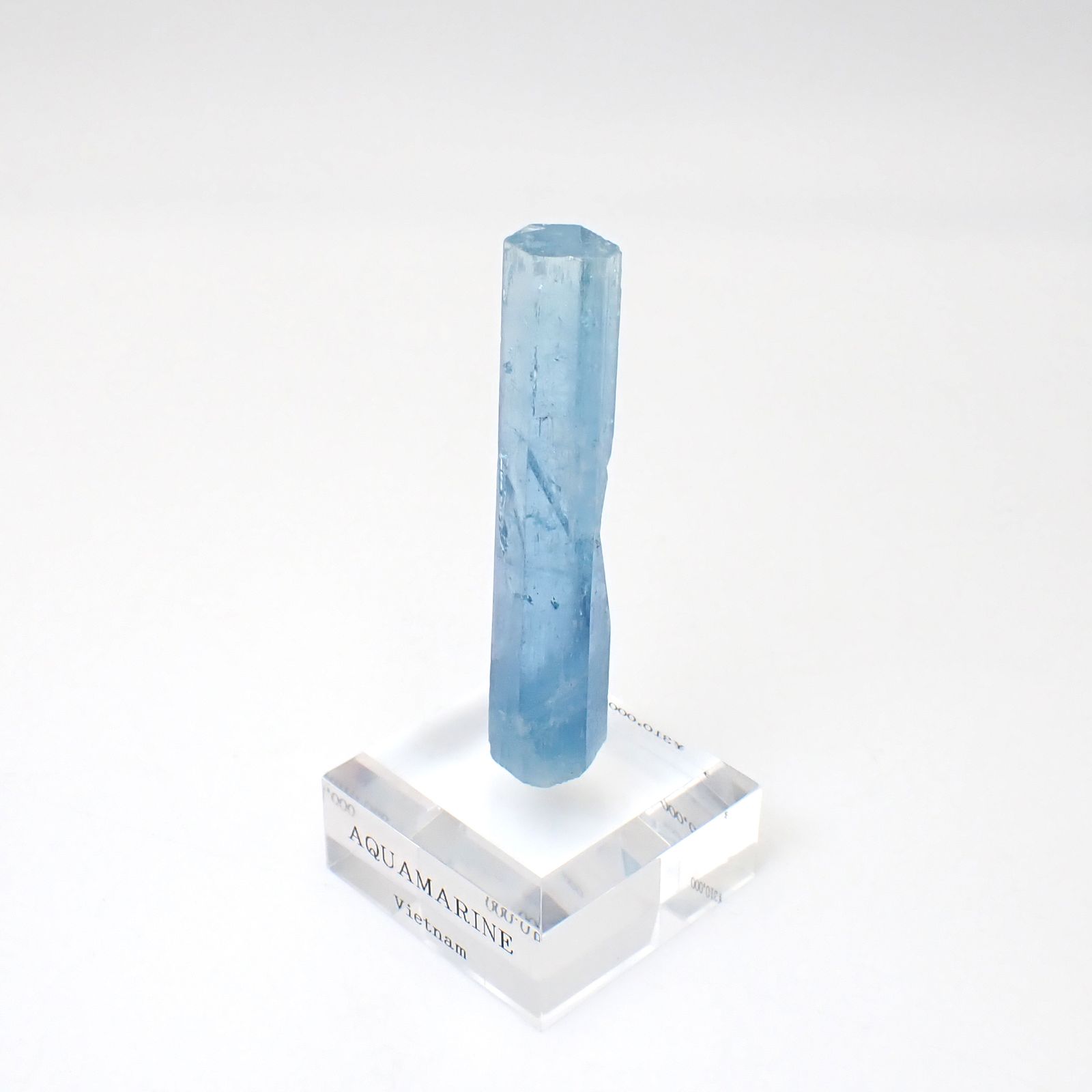 アクアマリン柱状結晶原石 ベトナム産 アクリル台座付き 99.95ct(19.99g) / 10.1x13.3x68.5mm前後 [260632332]