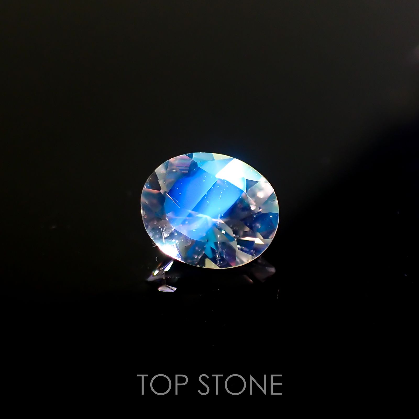 レインボームーンストーン(宝石名ラブラドライト)タンザニア産 0.54ct 識別済[220616645]6.3x5.3mm前後