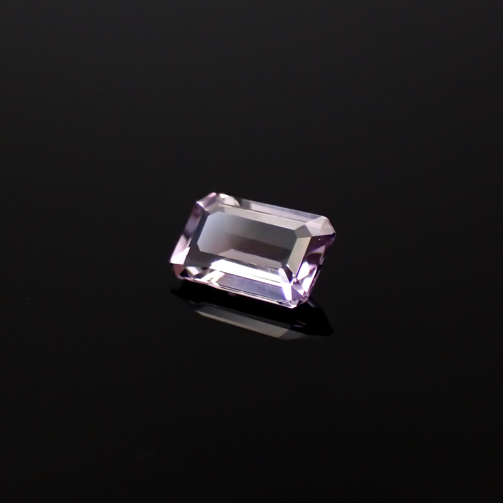 マリアライト フルオレッセンス(宝石名スキャポライト)スリランカ産 0.54ct 識別済[250330047]6.5x4.2mm前後