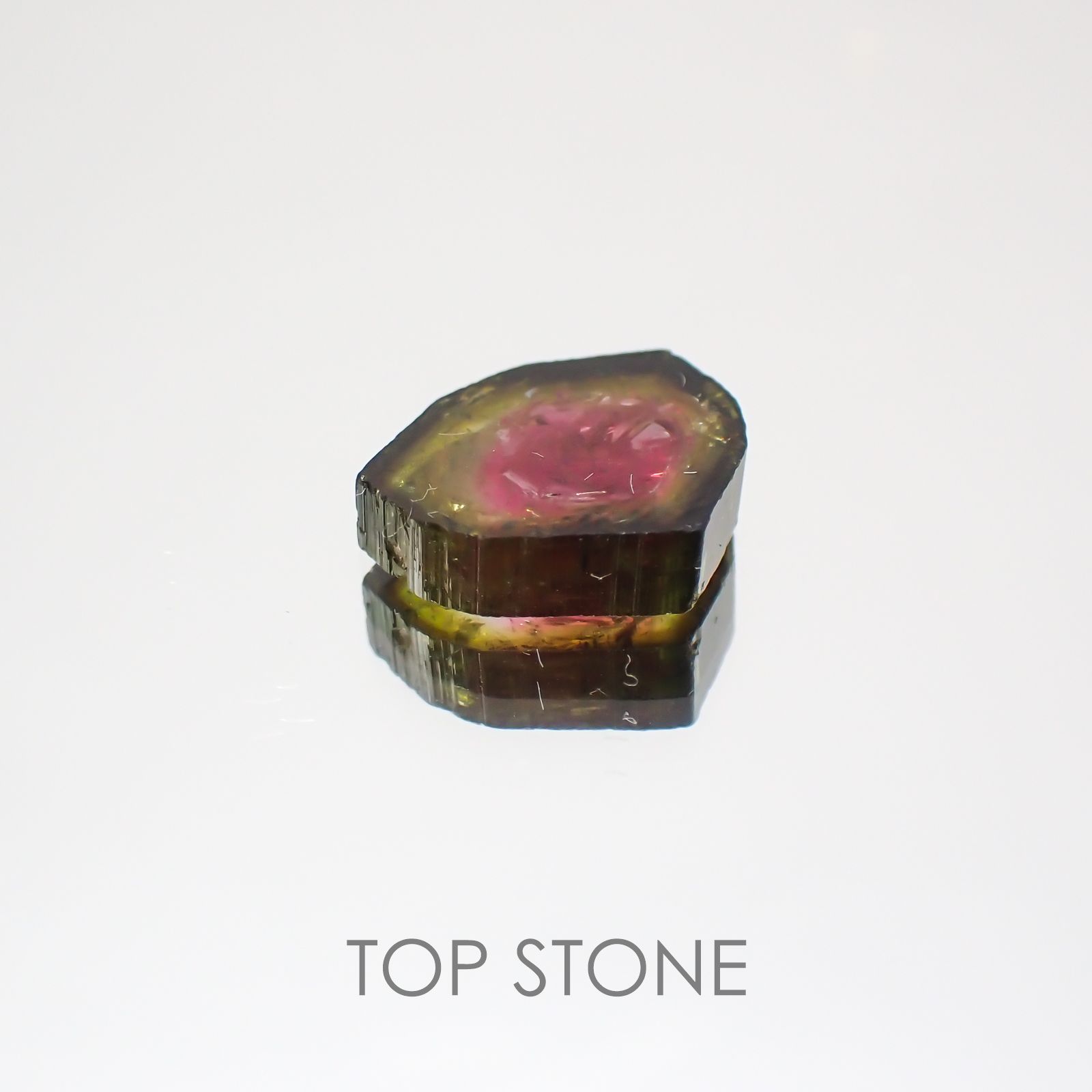 ウォーターメロントルマリン ブラジル産 原石・結晶 2.87ct[21019631]10.9×8.9mm前後