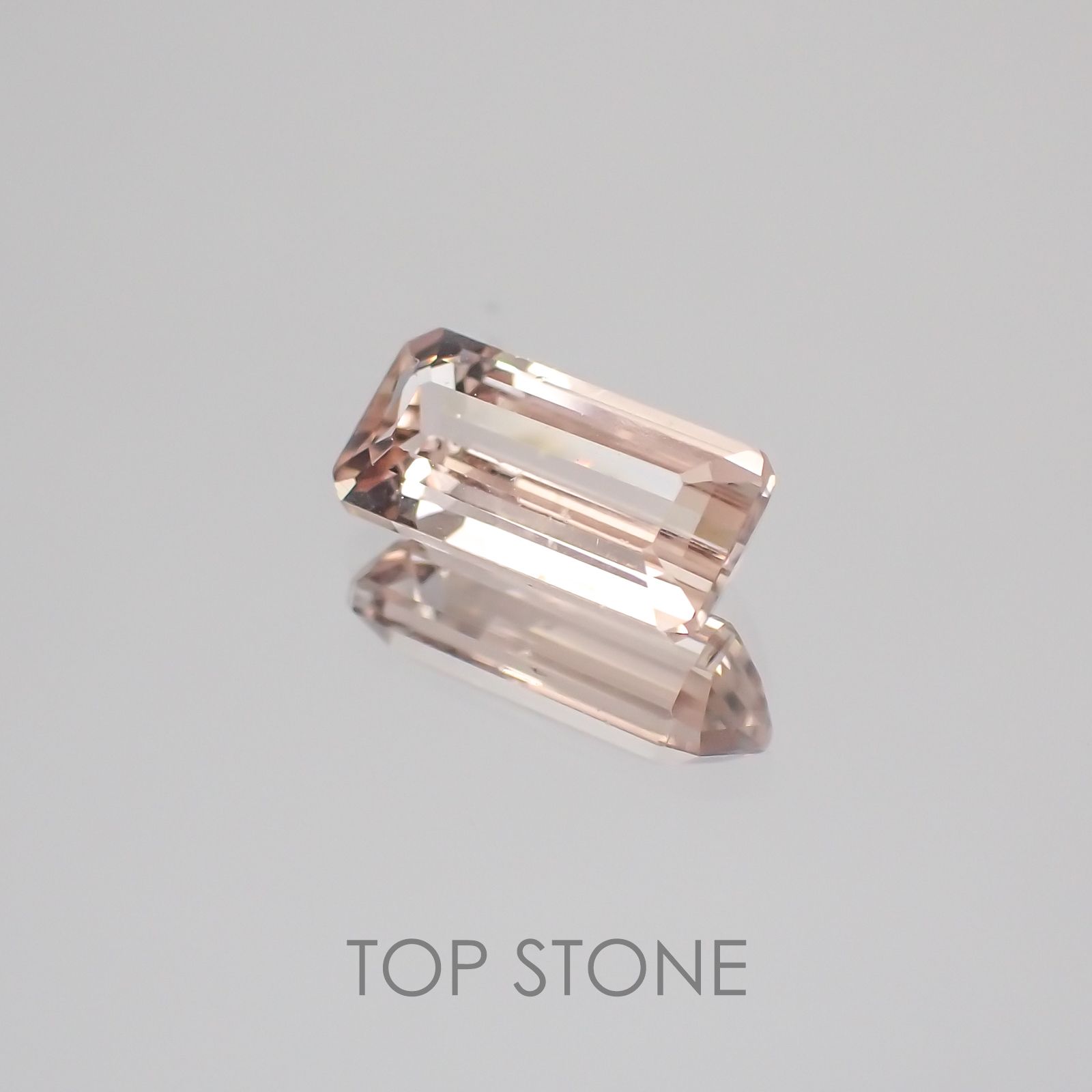モルガナイト(宝石名モルガナイト) ナイジェリア産 0.88ct 識別済[21019099]8.4×4mm前後