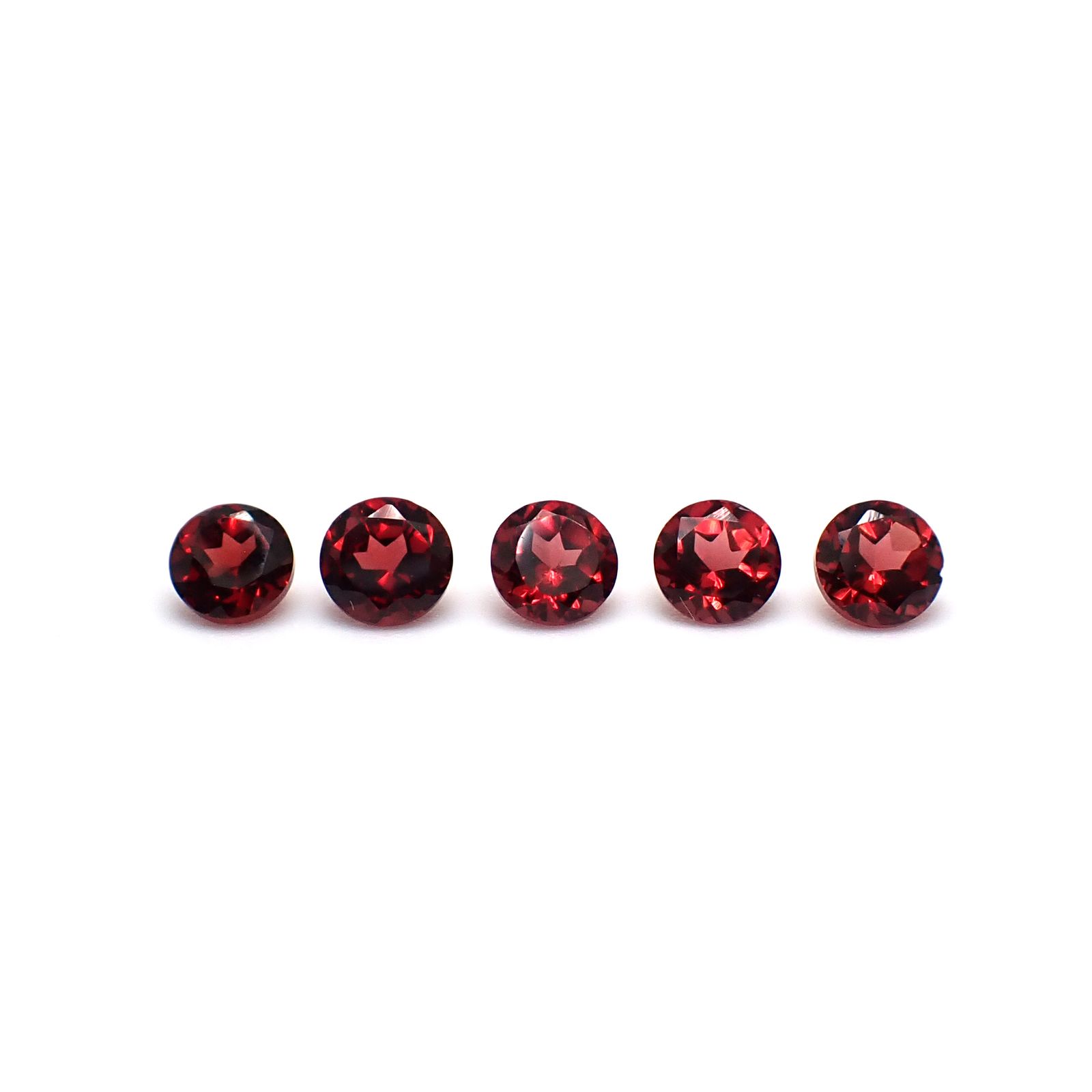 ◇ランダムセレクト◇パイロープアルマンディンガーネット モザンビーク産 約0.30ct / 4x4mm前後 [260532203-PAC]