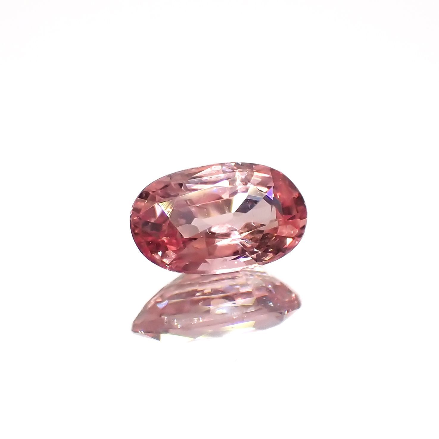 パパラチャサファイア(宝石名サファイア/別名パパラチャ・サファイア)スリランカ産 0.575ct ソ付(DGL)[221219217]6.25x3.9mm前後