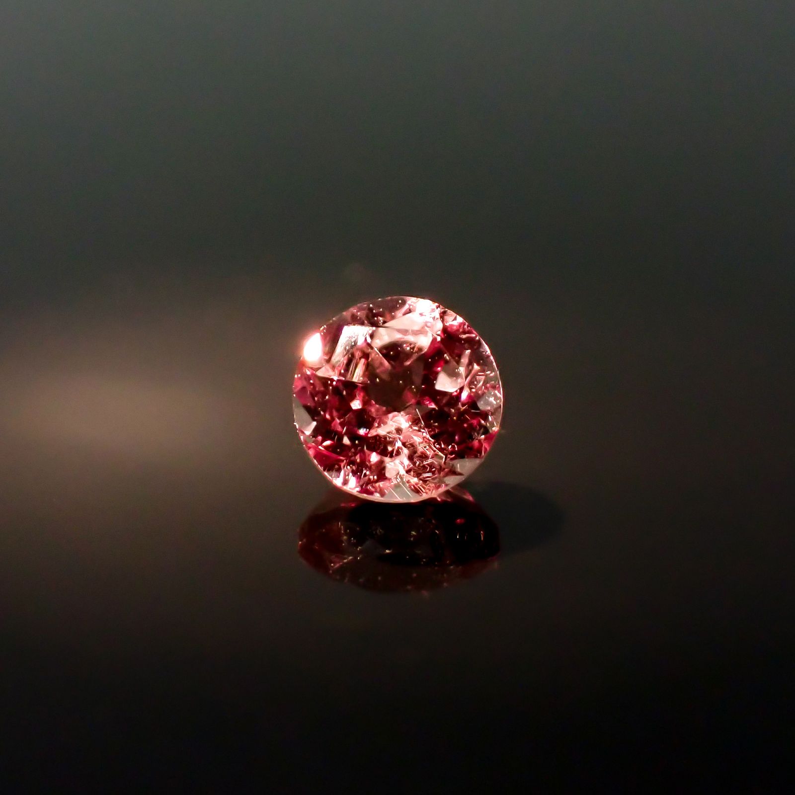 ドラゴンガーネット タンザニア産 0.50ct / 4.6x4.6mm前後 [260532243]