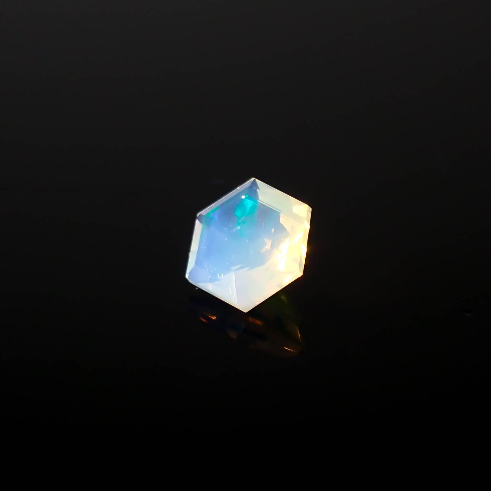 ◇ヘキサゴンカット◇エチオピアオパール エチオピア産 0.22ct[240226217]4.6x4.5mm前後