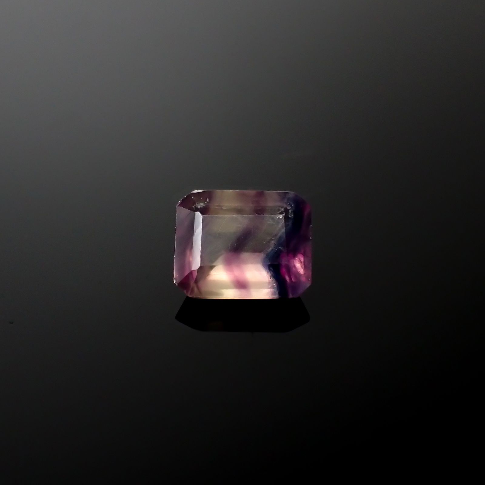 パーティカラーフローライト フルオレッセンス ブラジル産 3.59ct[240326911]9.9x8mm前後