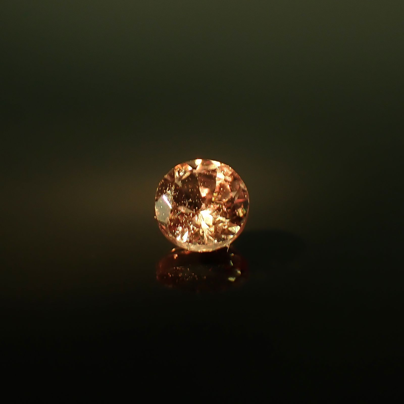 ドラゴンガーネット タンザニア産 0.36ct / 4.1x4.1mm前後 [260732671]