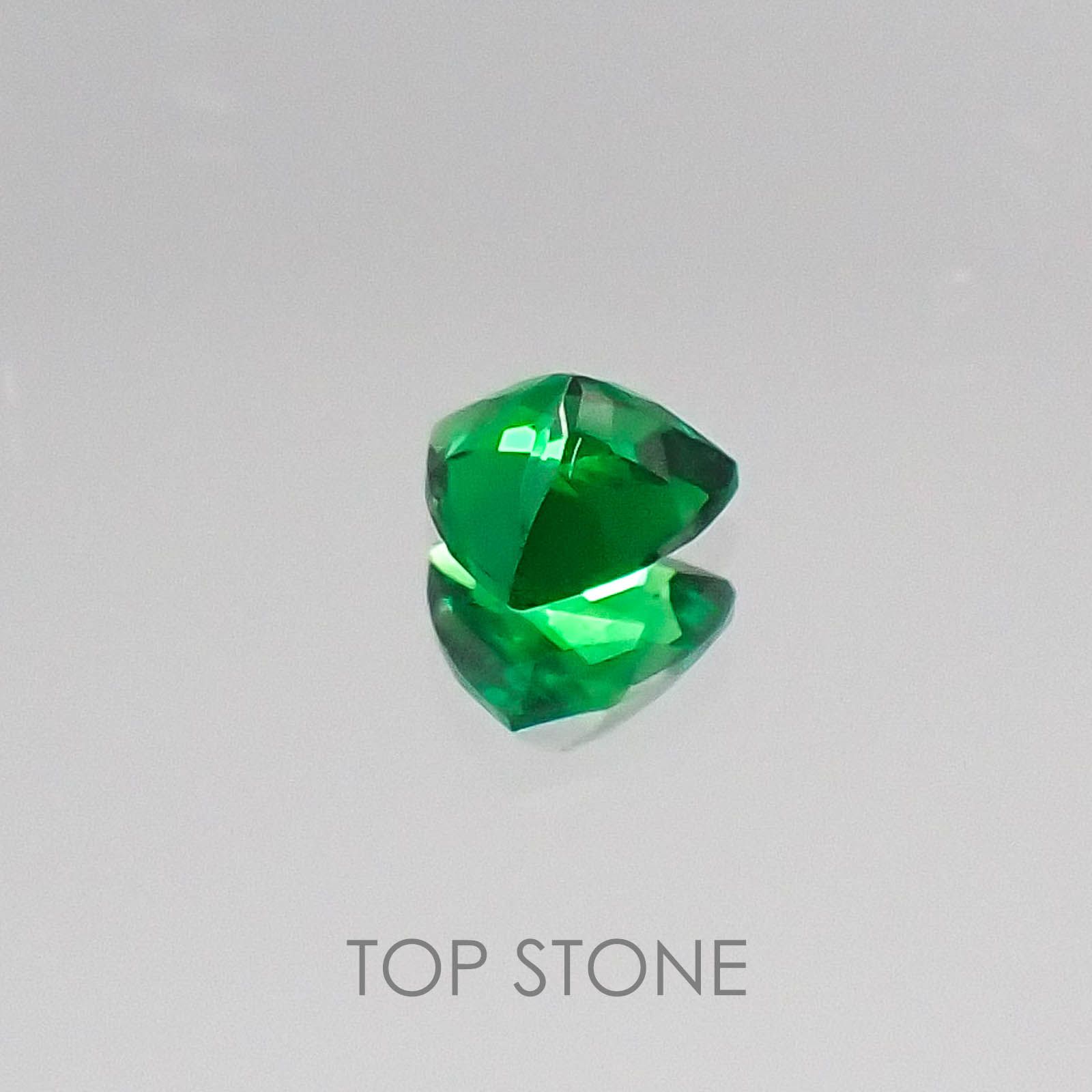 ツァボライト タンザニア産 ルース 0.24ct[20073747]4×4mm前後