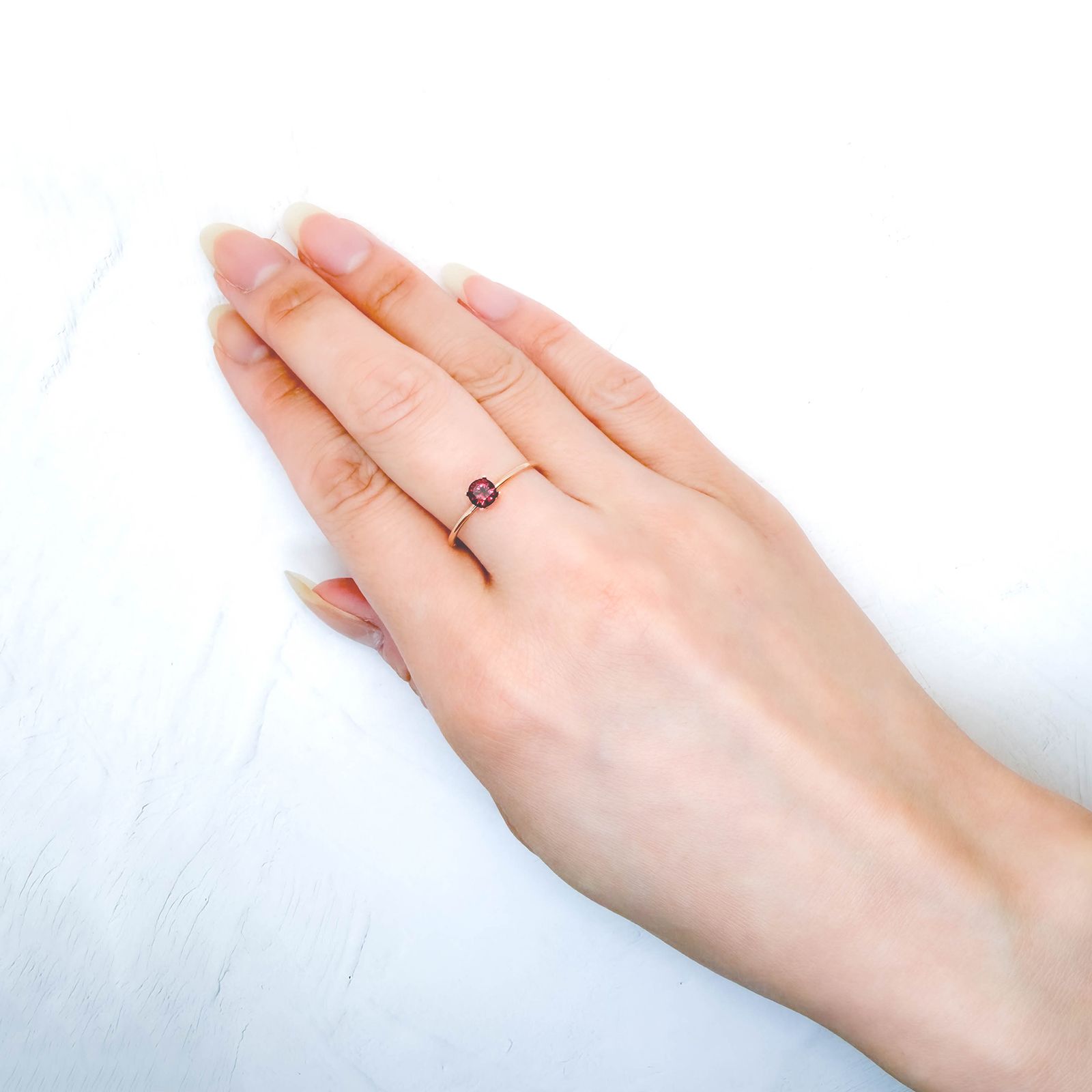 レッドスピネル タンザニア産 0.32ct / 4.3x4.2mm前後 [260732561]