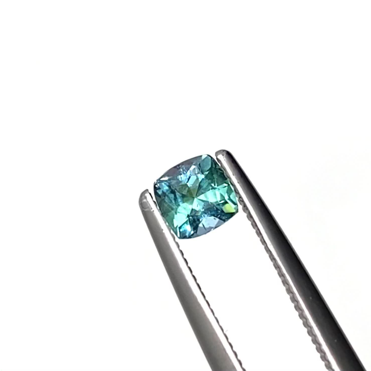ブルーグリーンコーネルピン タンザニア産 0.32ct[231224506]4x4mm前後