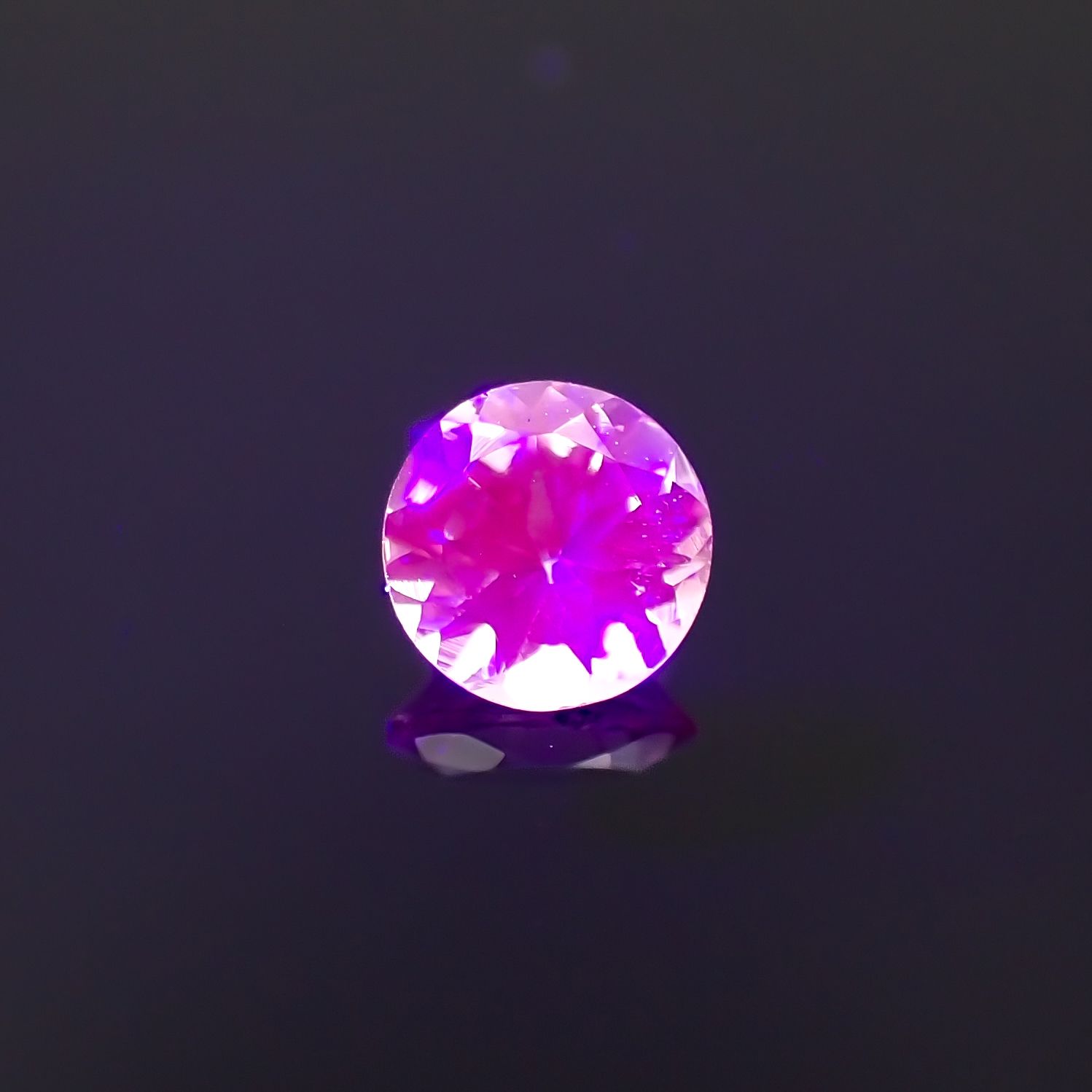 シルキーピンクスピネル タンザニア産 0.29ct[230421563]3.9x3.9mm前後