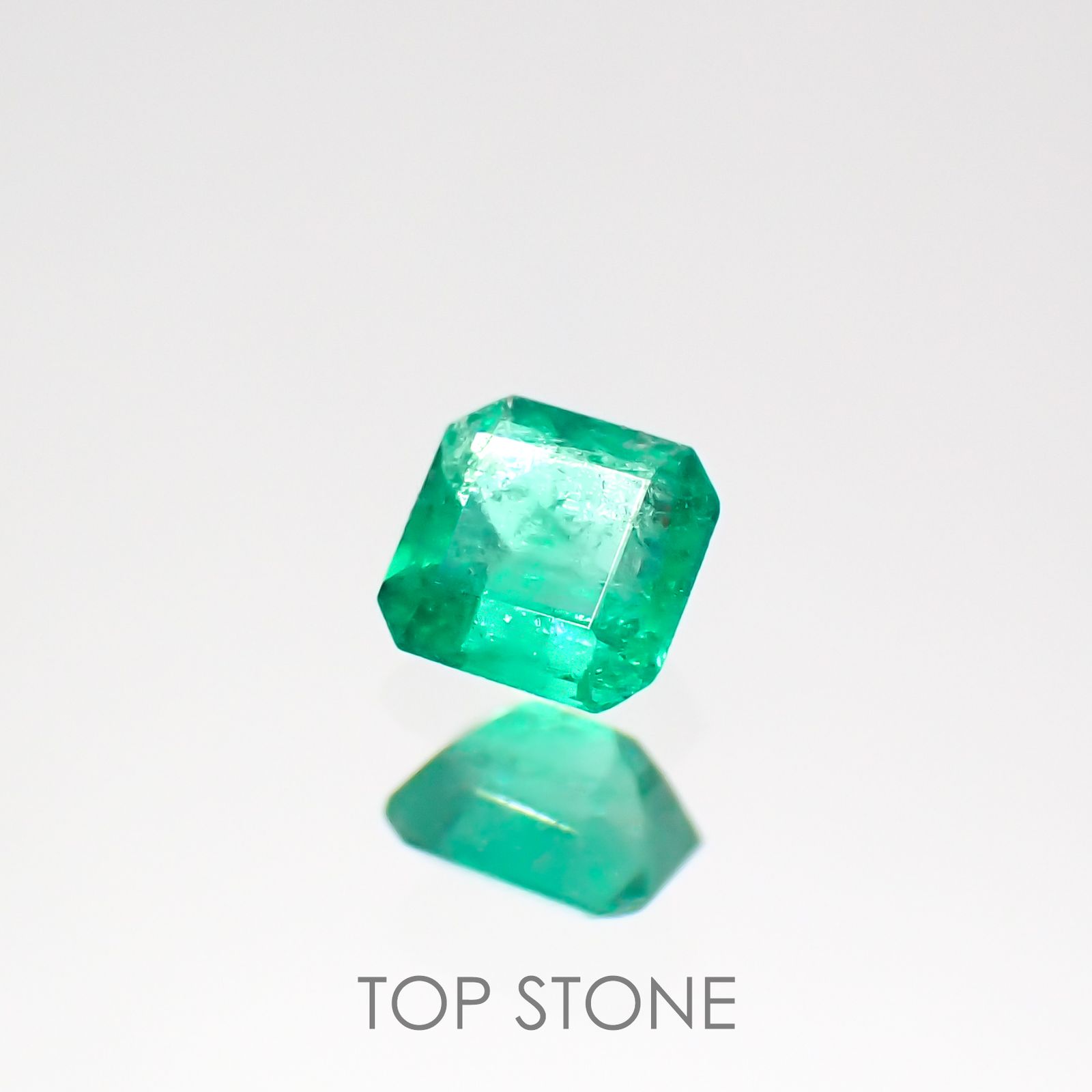 エメラルド(宝石名エメラルド) コロンビア産 0.13ct 識別済[201912834]3.1×3mm前後