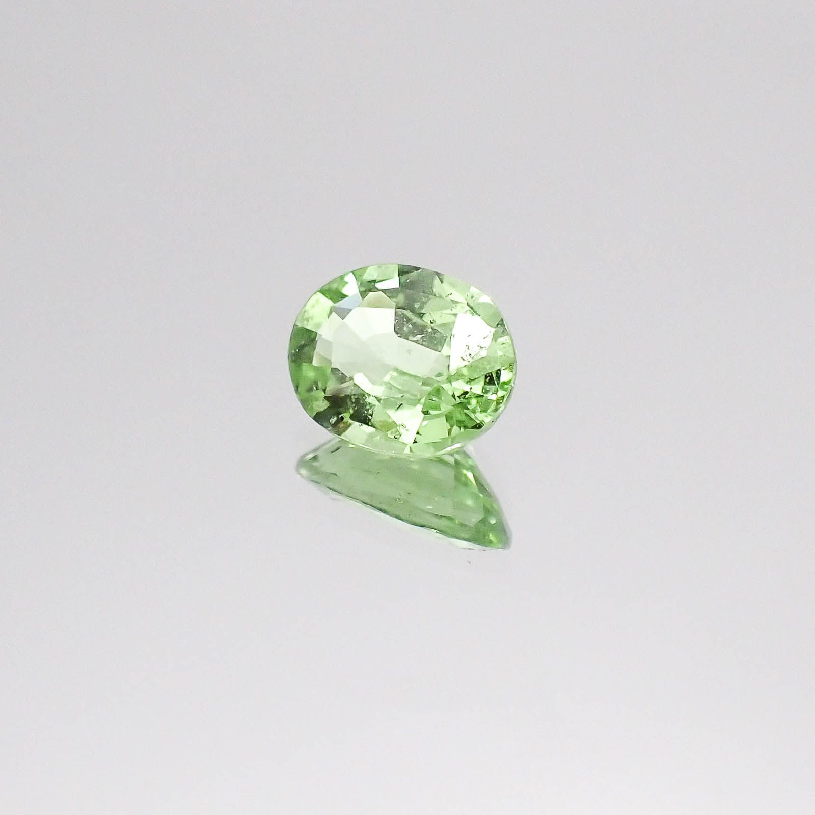 ミントガーネット(宝石名グリーン グロッシュラー・ガーネット)タンザニア産 0.92ct 識別済[230522256]7x5.4mm前後