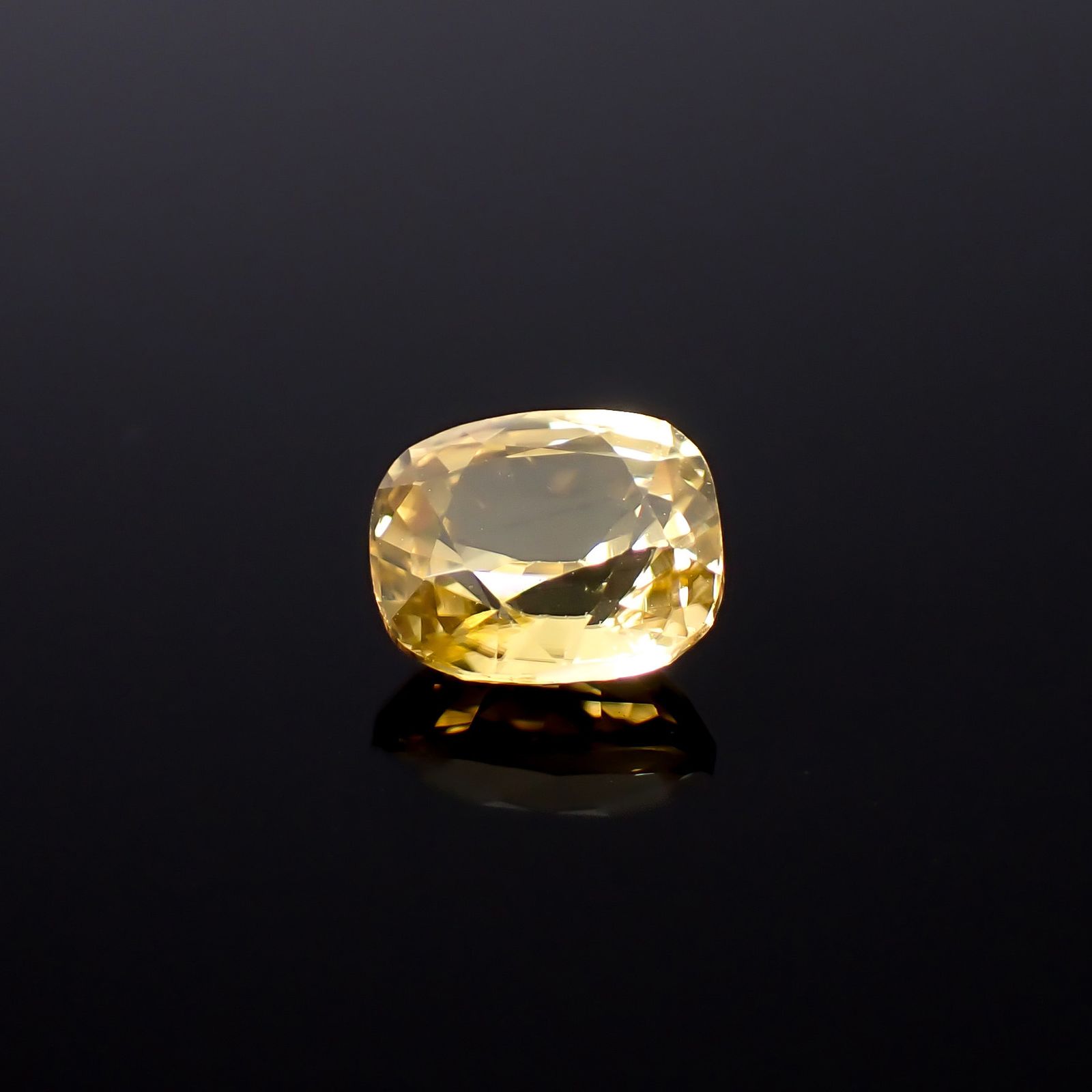 イエロージルコン スリランカ/カンボジア産 2.59ct / 7.7x6.7mm前後 [260932968]