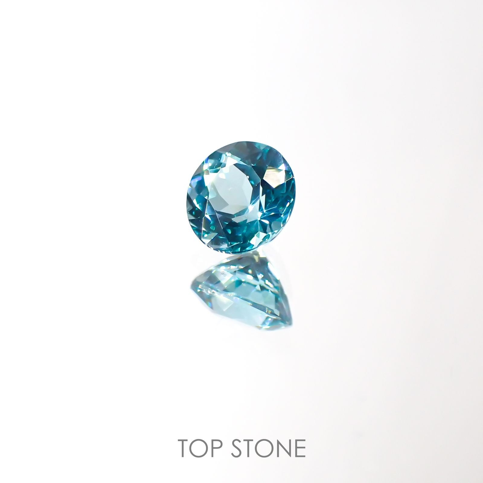 アパタイト(宝石名アパタイト) マダガスカル産 0.74ct 識別済[211013522]5.7×5.6mm前後