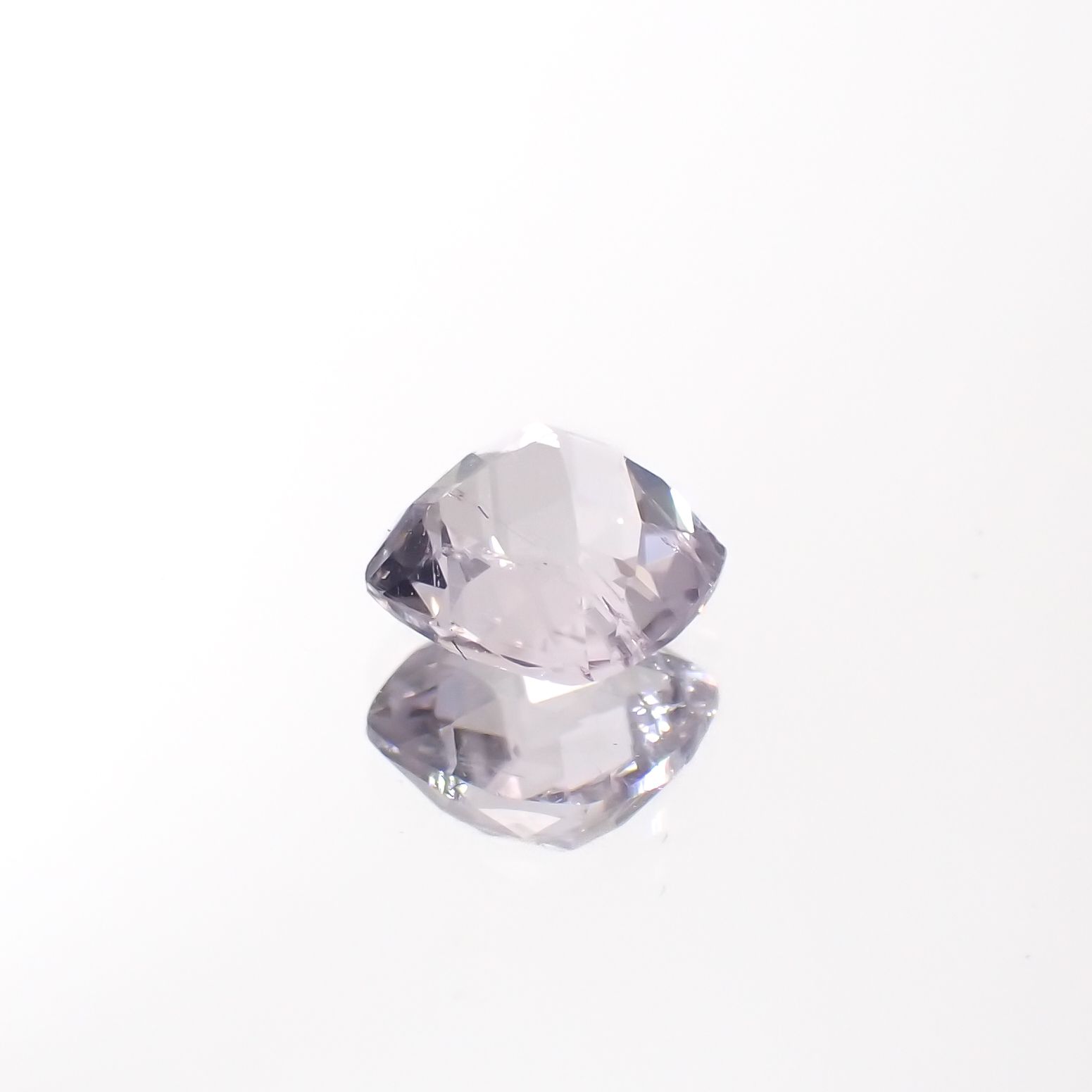 マリアライト フルオレッセンス(宝石名スキャポライト)スリランカ産 0.66ct 識別済[230421677]5.5x5.4mm前後