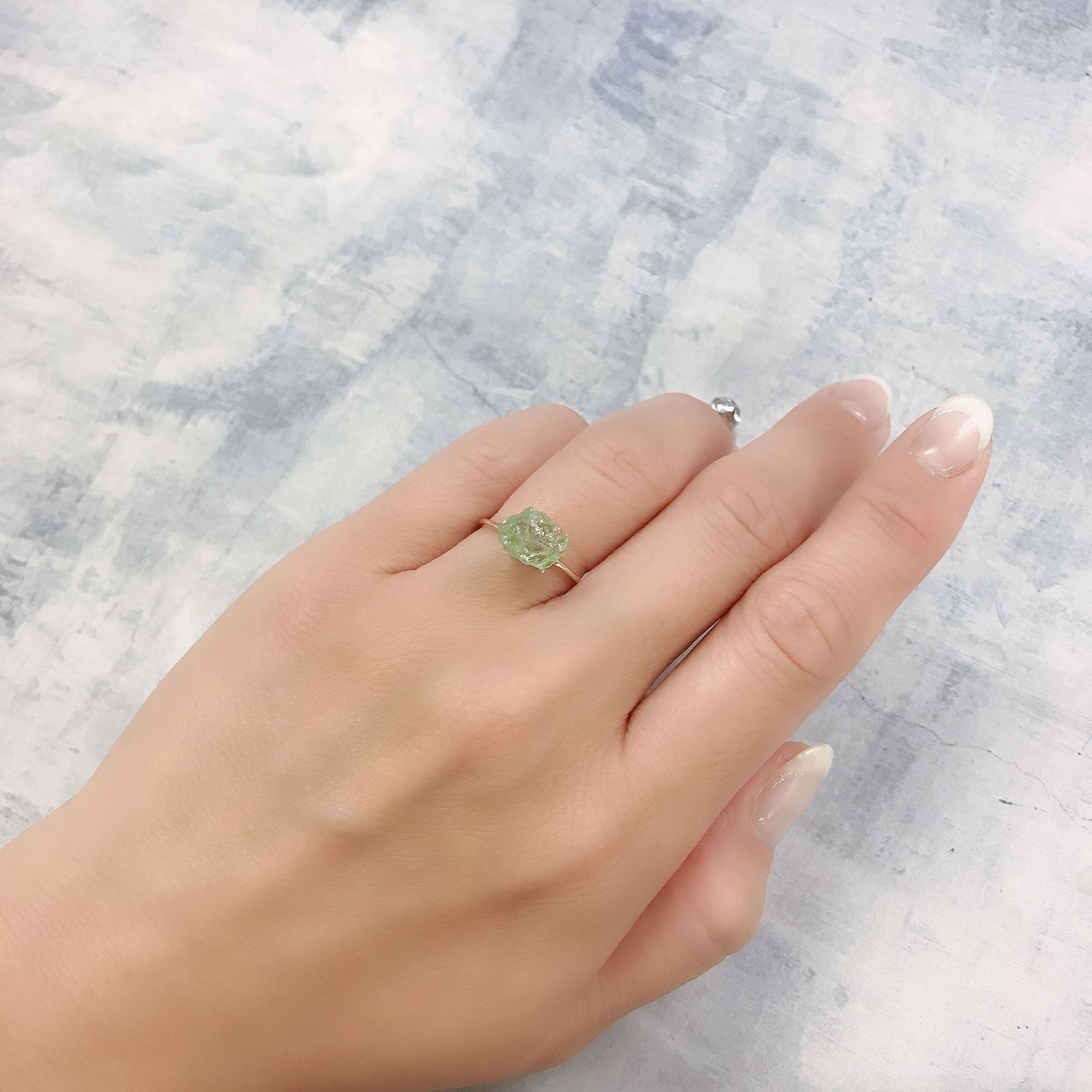 バナジウムコーネルピン原石(宝石名コーネルピン)タンザニア・タンガ州産 2.90ct 識別済[220716910]8.4x7.8mm前後