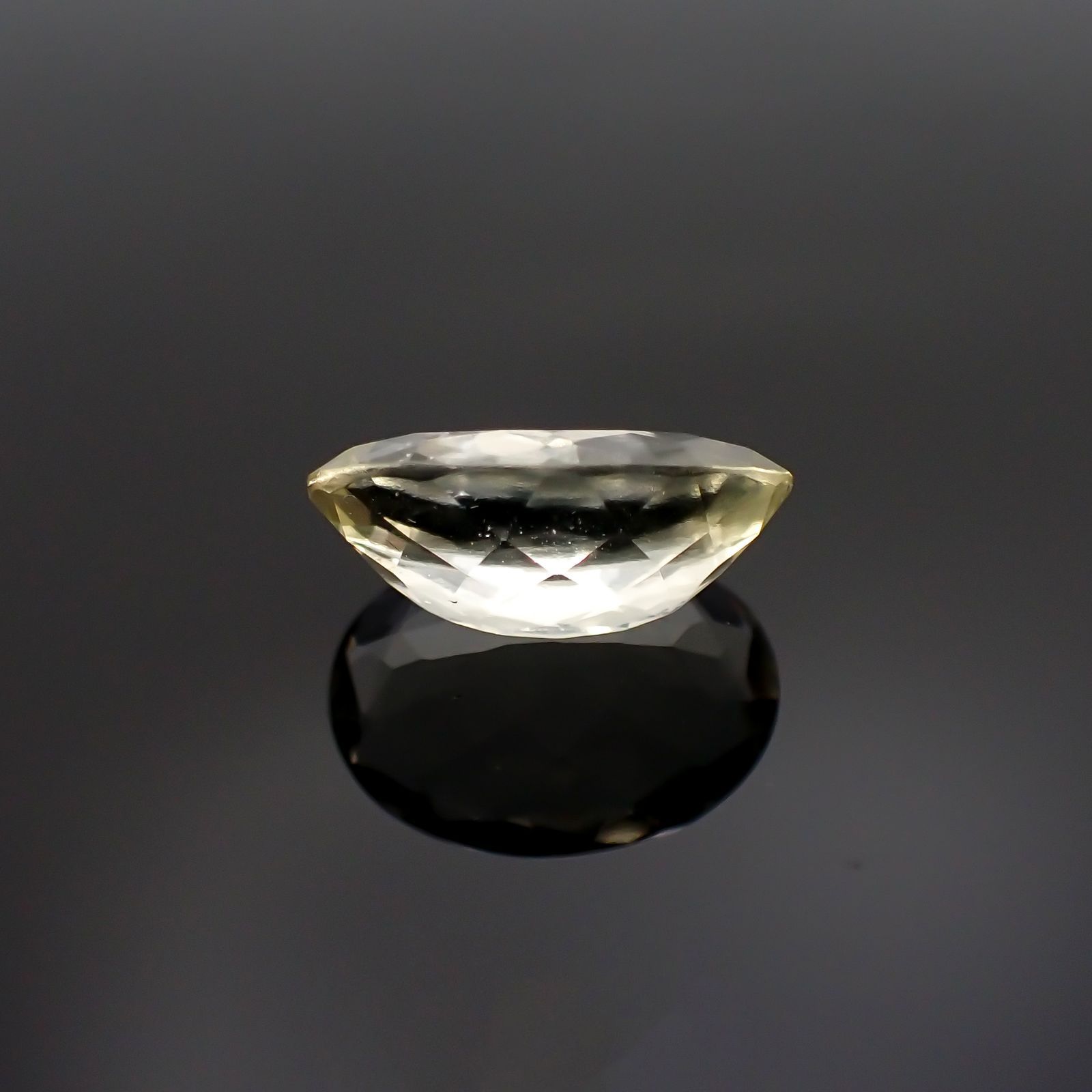 リビアングラス(宝石名インパクトガラス(衝撃溶融ガラス))発見地：エジプト・リビア砂漠 6.01ct  識別済[211213796]16.1x12.1mm前後 | TOP STONE(トップストーン)