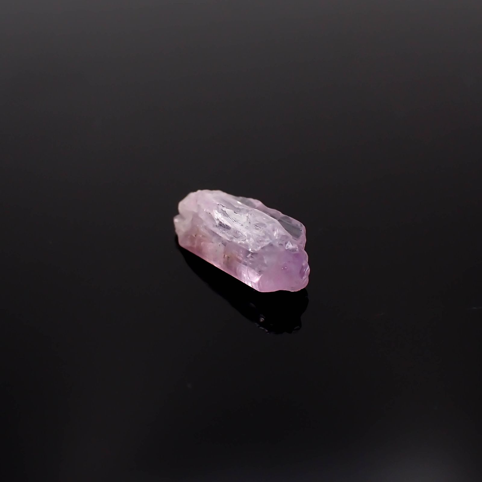 ピンクゾイサイト 原石 タンザニア産 1.49ct[231224999]10.9x4.9mm前後