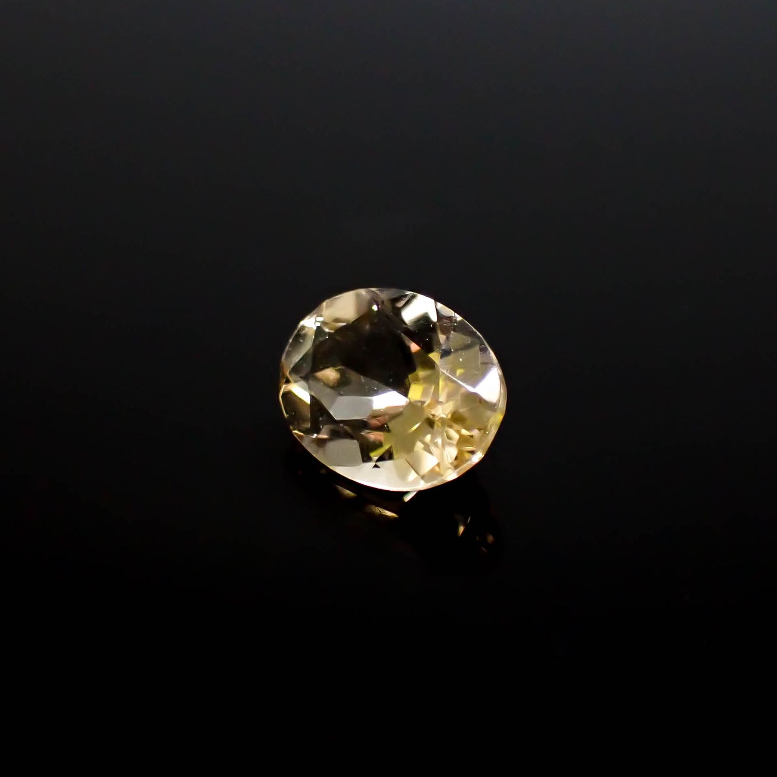 イエローベリル(宝石名イエロー・ベリル)ブラジル産 1.23ct 識別済[250329990]8.1x6.2mm前後