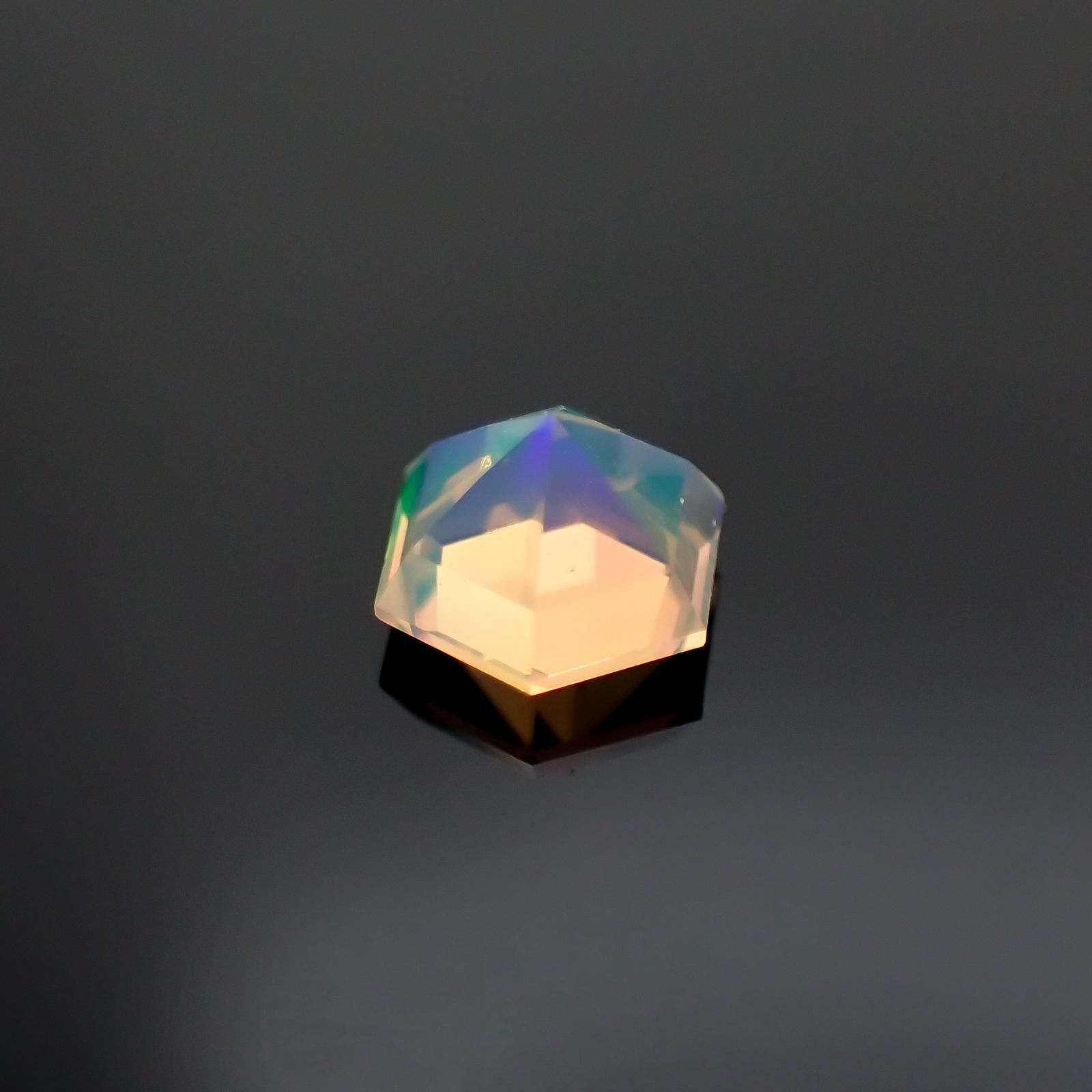 ◇ヘキサゴンカット◇エチオピアオパール エチオピア産 0.20ct[221018439]4.1x4mm前後