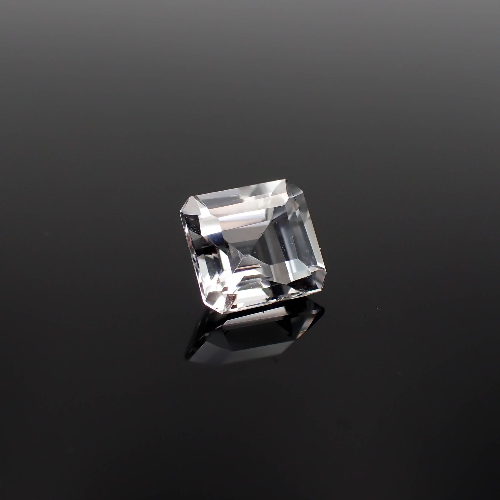 フェナカイト(宝石名フェナカイト)マダガスカル/ブラジル産 1.48ct 識別済[230522020]6.9x6.3mm前後