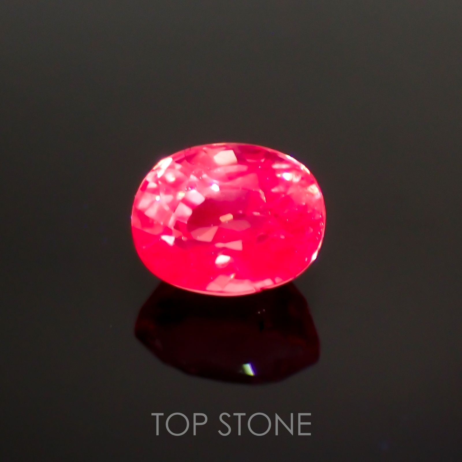 ホットピンクスピネル(宝石名ピンク・スピネル) タンザニア産 1.03ct 識別済[20106534]6.1×4.7mm前後