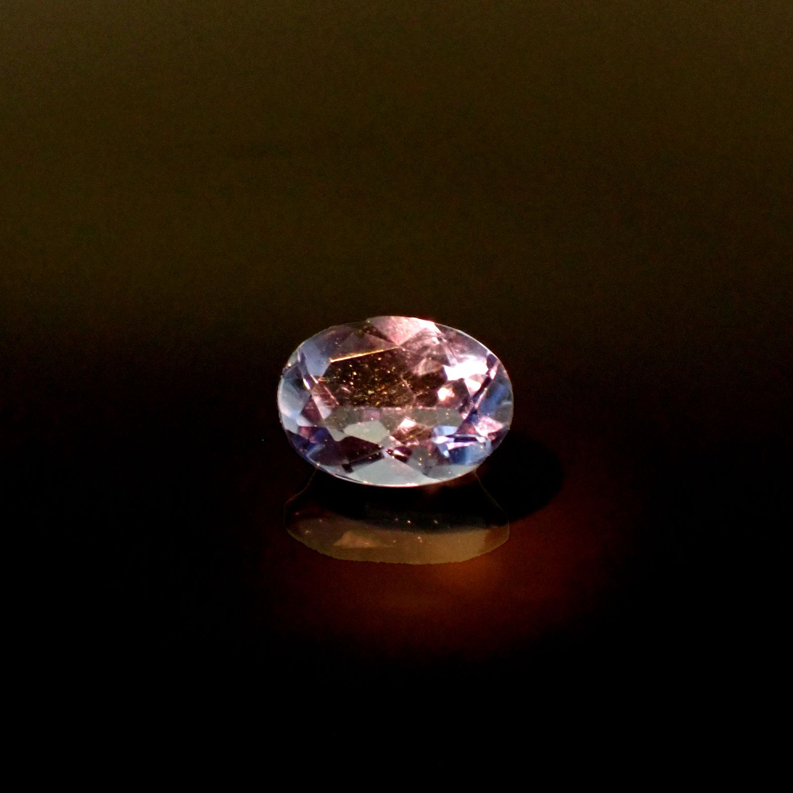 カラーチェンジフローライト ブラジル産 1.05ct / 7.1x5.1mm前後 [250530450]