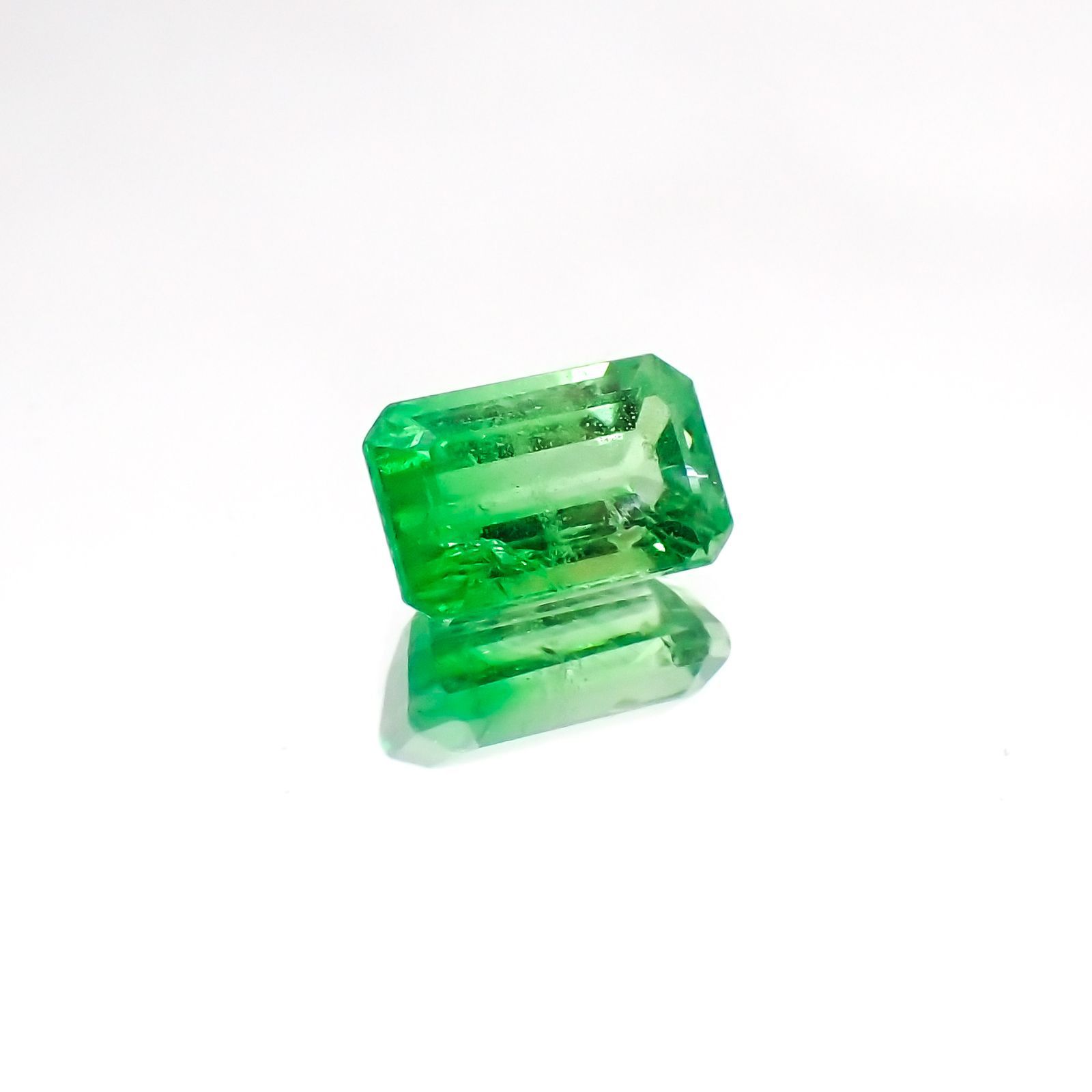 バイカラーツァボライト(宝石名グリーン グロッシュラー・ガーネット)タンザニア産 1.21ct 識別済[231124261]7.1x4.6mm前後