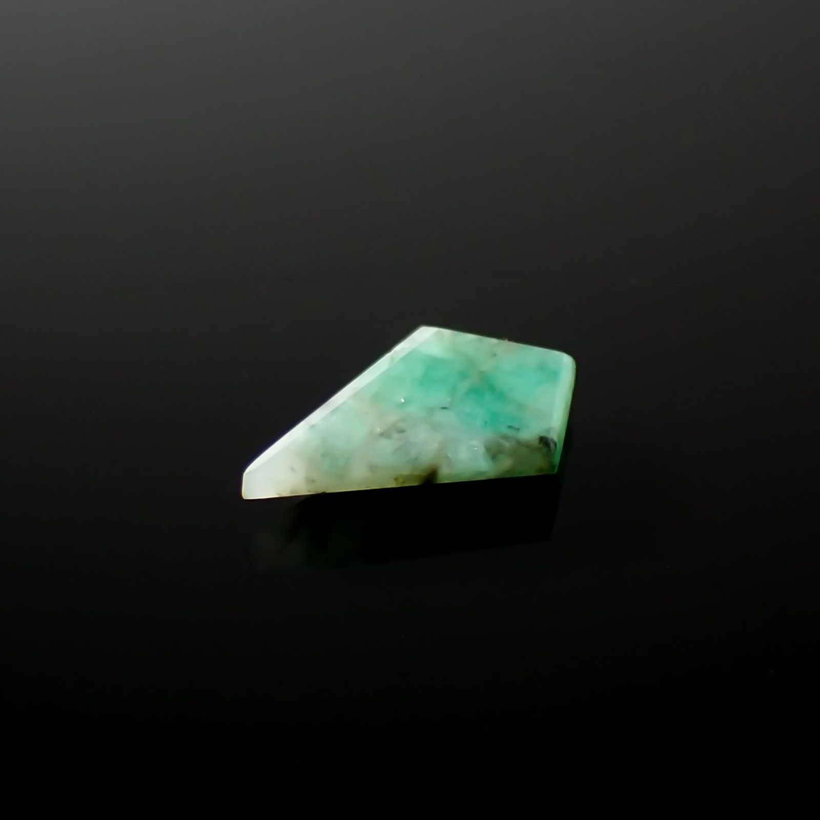 ◇カスタムカット◇エメラルド ブラジル産 2.00ct / 14.5x9.1mm前後 [240326485]