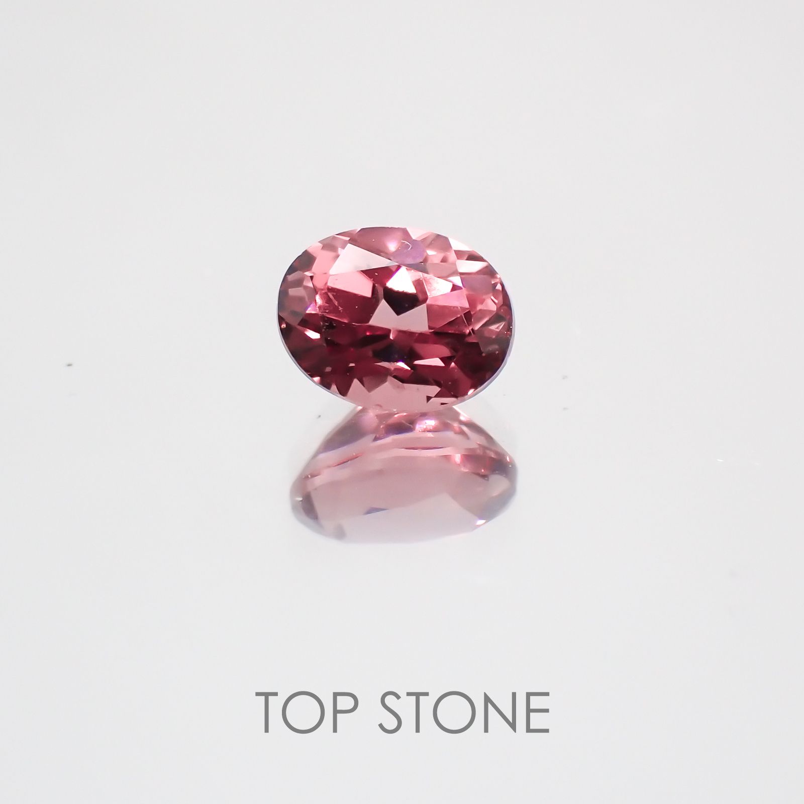 カラーチェンジマラヤガーネット タンザニア産 ルース 0.72ct[21059666]5.6×4.5mm前後