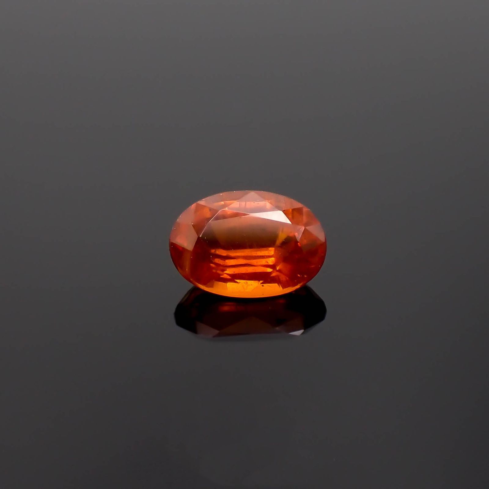 オレンジカイヤナイト ネパール産 1.00ct / 6.8x4.8mm前後 [251020595]