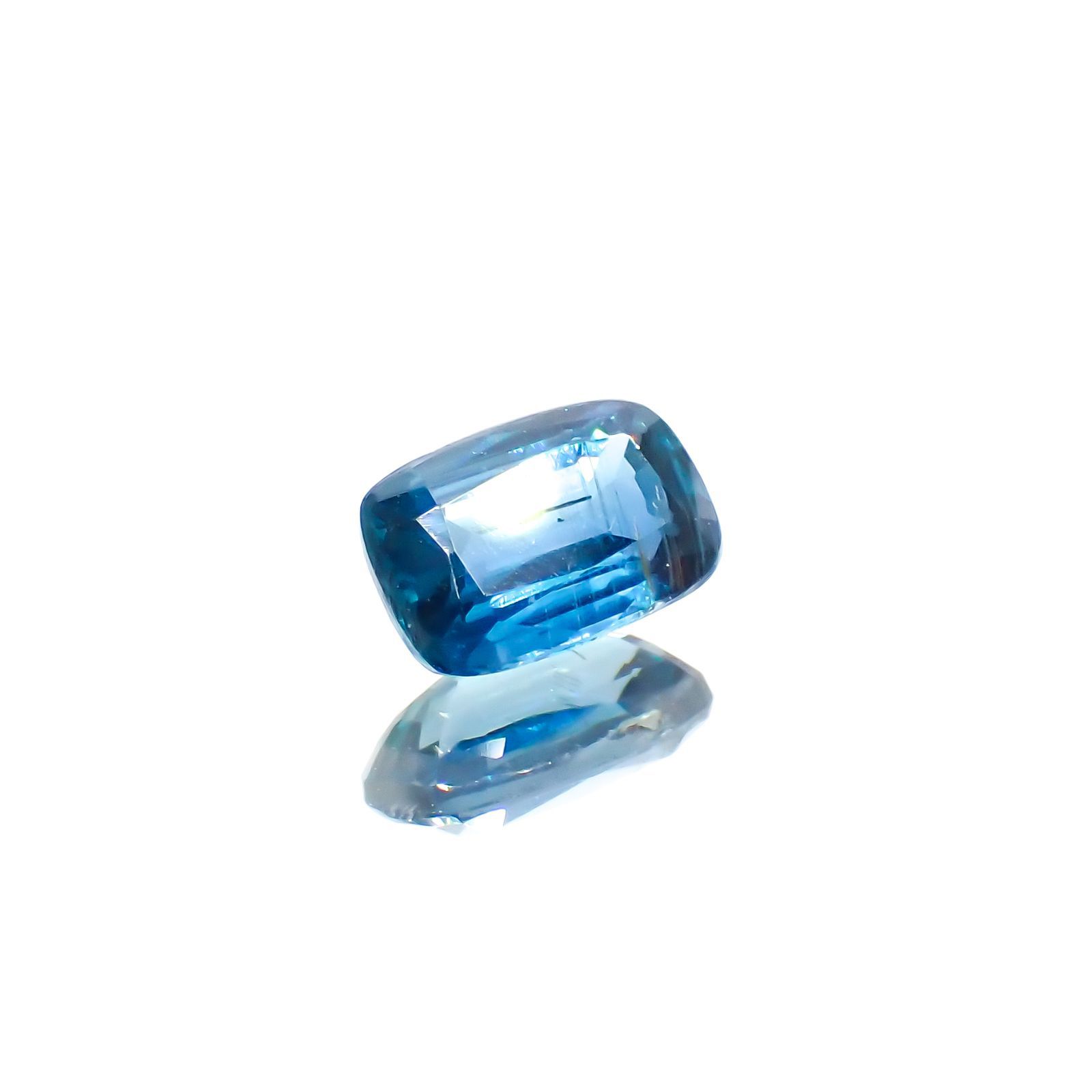 オーシャンブルーカイヤナイト(宝石名カイヤナイト)ネパール産 0.91ct 識別済[220115383]6.6x4.4mm前後