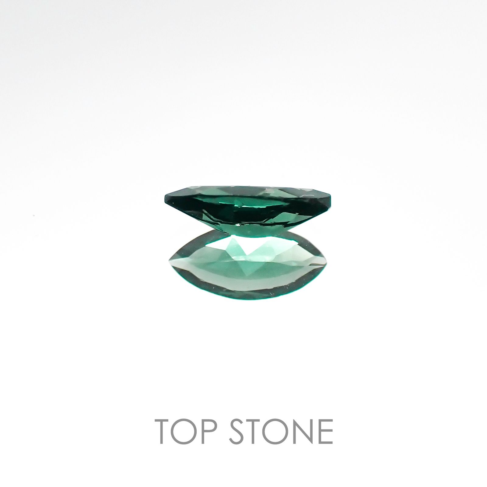 カラーチェンジガーネット(アレキタイプ)(宝石名ガーネット/カラーチェンジタイプ) マダガスカル・ベキリー産 0.25ct 識別済[20106609]6.3×2.9mm前後