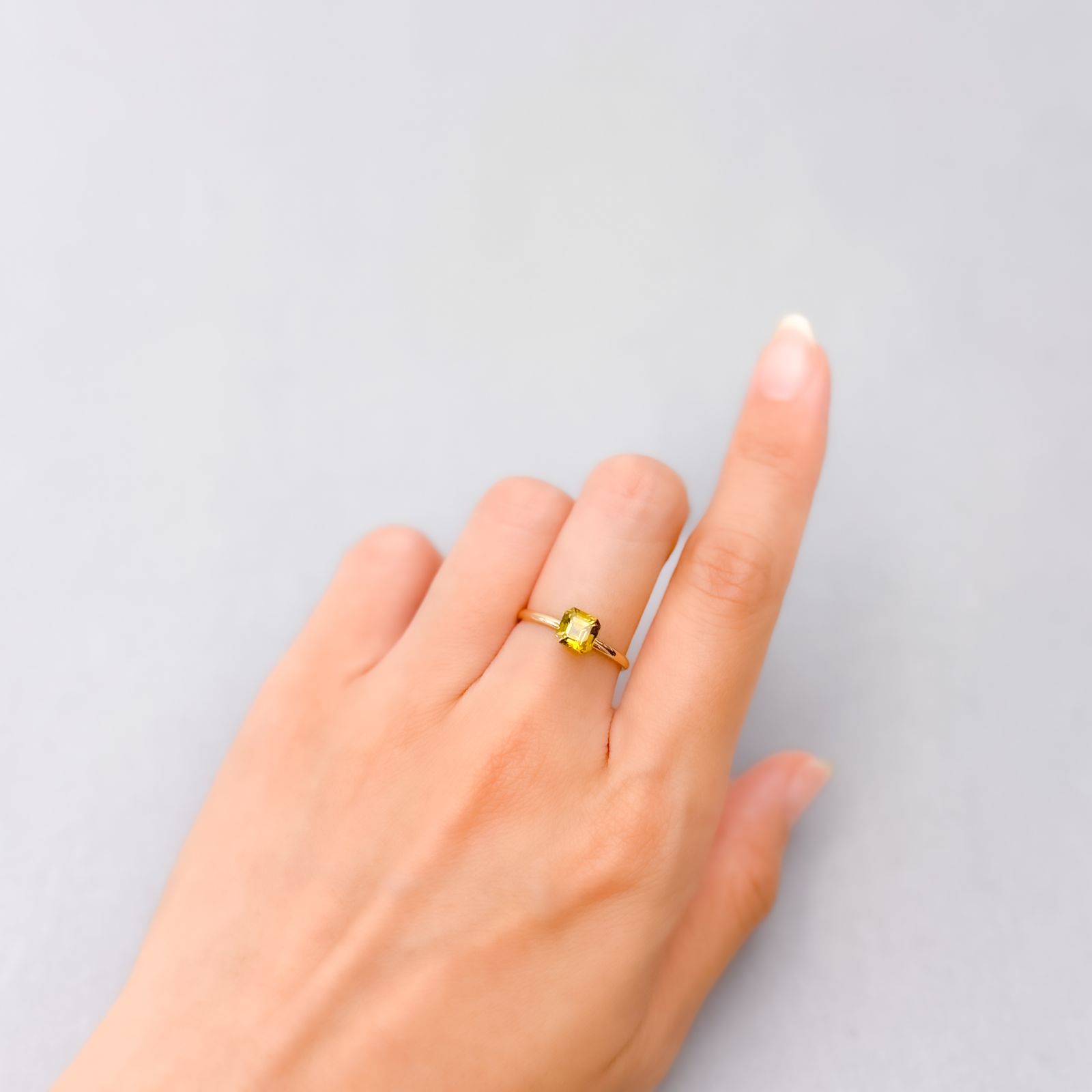 クリノゾイサイト(宝石名クリノゾイサイト)パキスタン産 0.98ct 識別済[250630596]5.6x5.5mm前後
