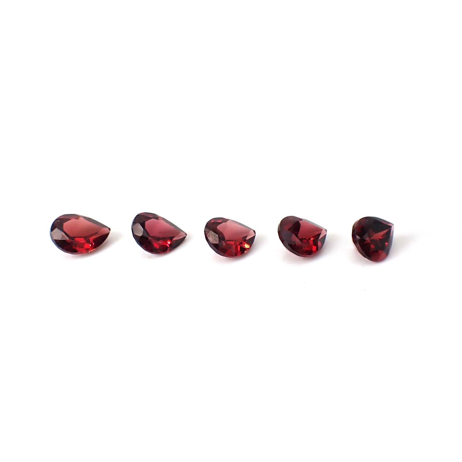 ◇ランダムセレクト◇パイロープアルマンディンガーネット モザンビーク産 約1.20ct / 8.1x6.1mm前後 [260532209]