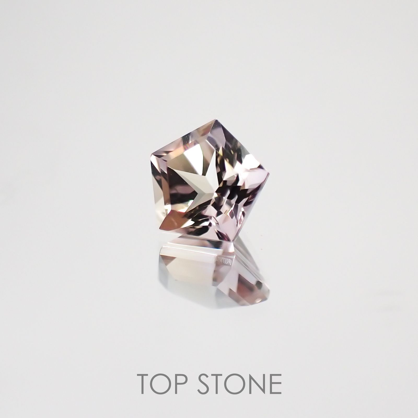 ◇ペンタゴンカット◇アメトリンSA(宝石名バイカラー・クォーツ/別名アメトリン) ボリビア産 0.45ct 識別済[210611045]5.1×5.3mm前後