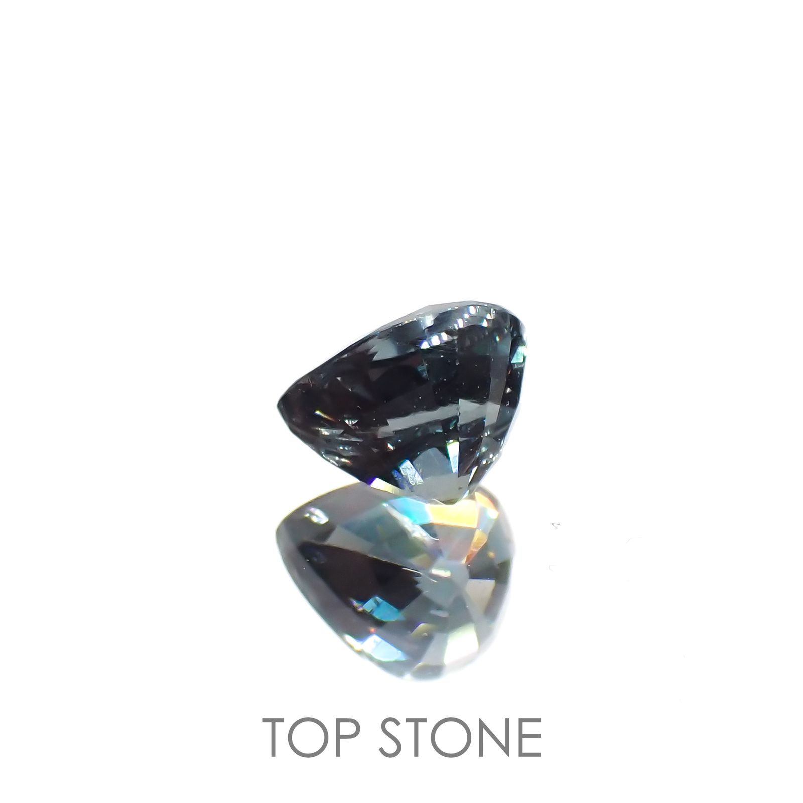 カラーチェンジガーネット アレキタイプ(宝石名ガーネット)マダガスカル・ベキリー産 0.65ct 識別済[220716955]5.4x4.4mm前後